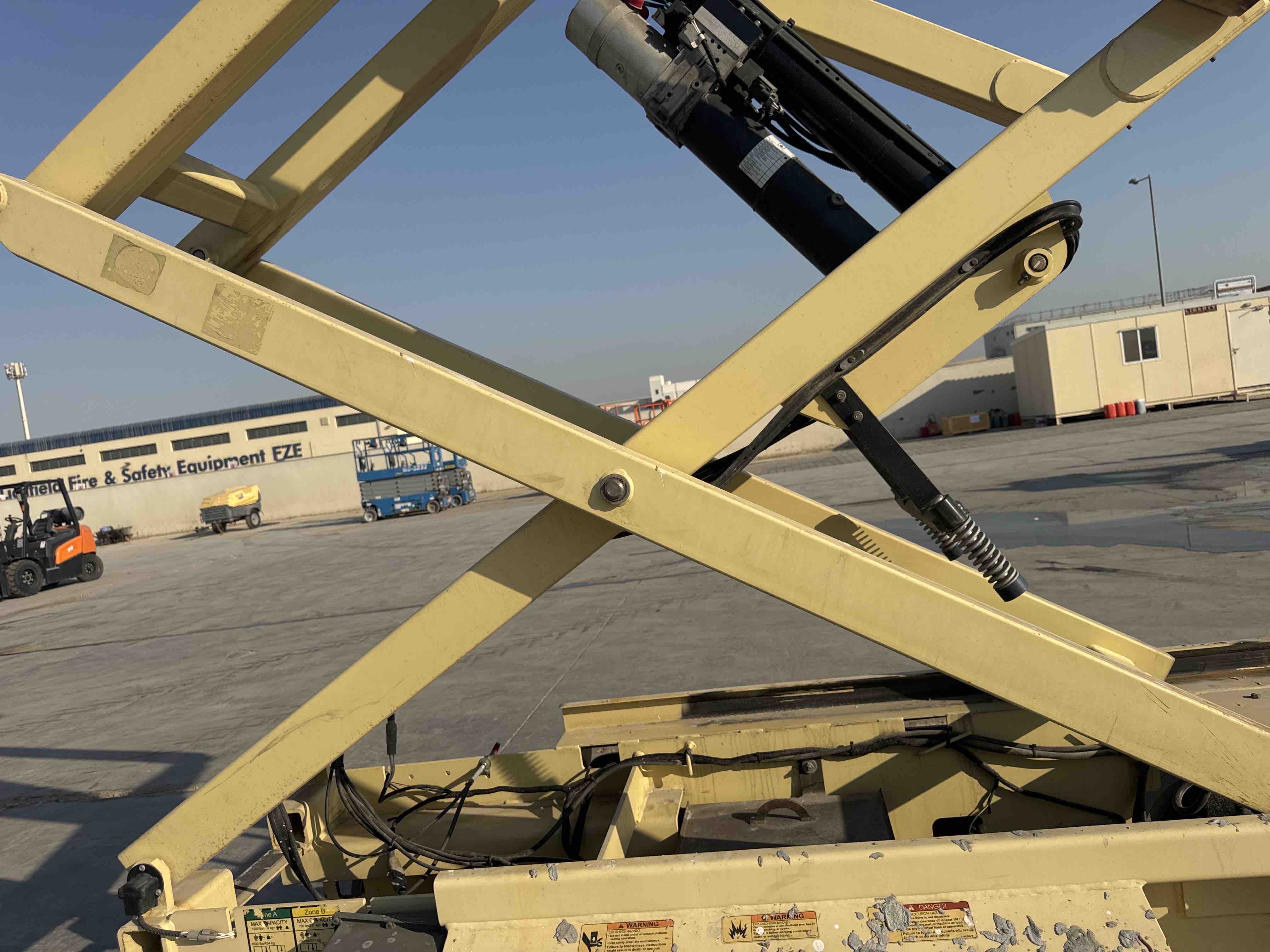 SLA-022-JLG-3246ES-Scissor-lifts-inspection-Structure-Scissor-arms-1
