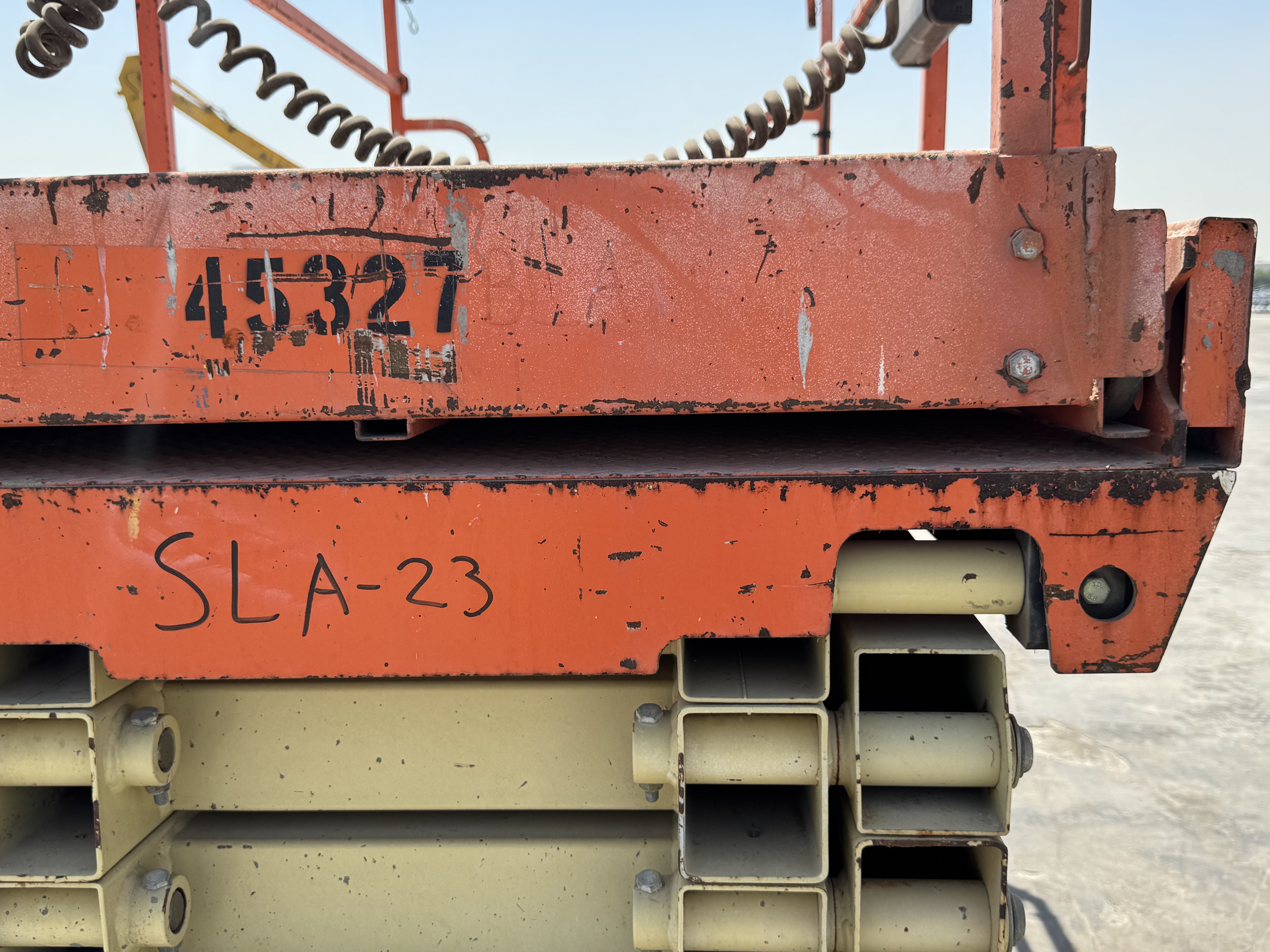 SLA-023-JLG-3246ES-Scissor-lifts-inspection-Structure-Paint-1