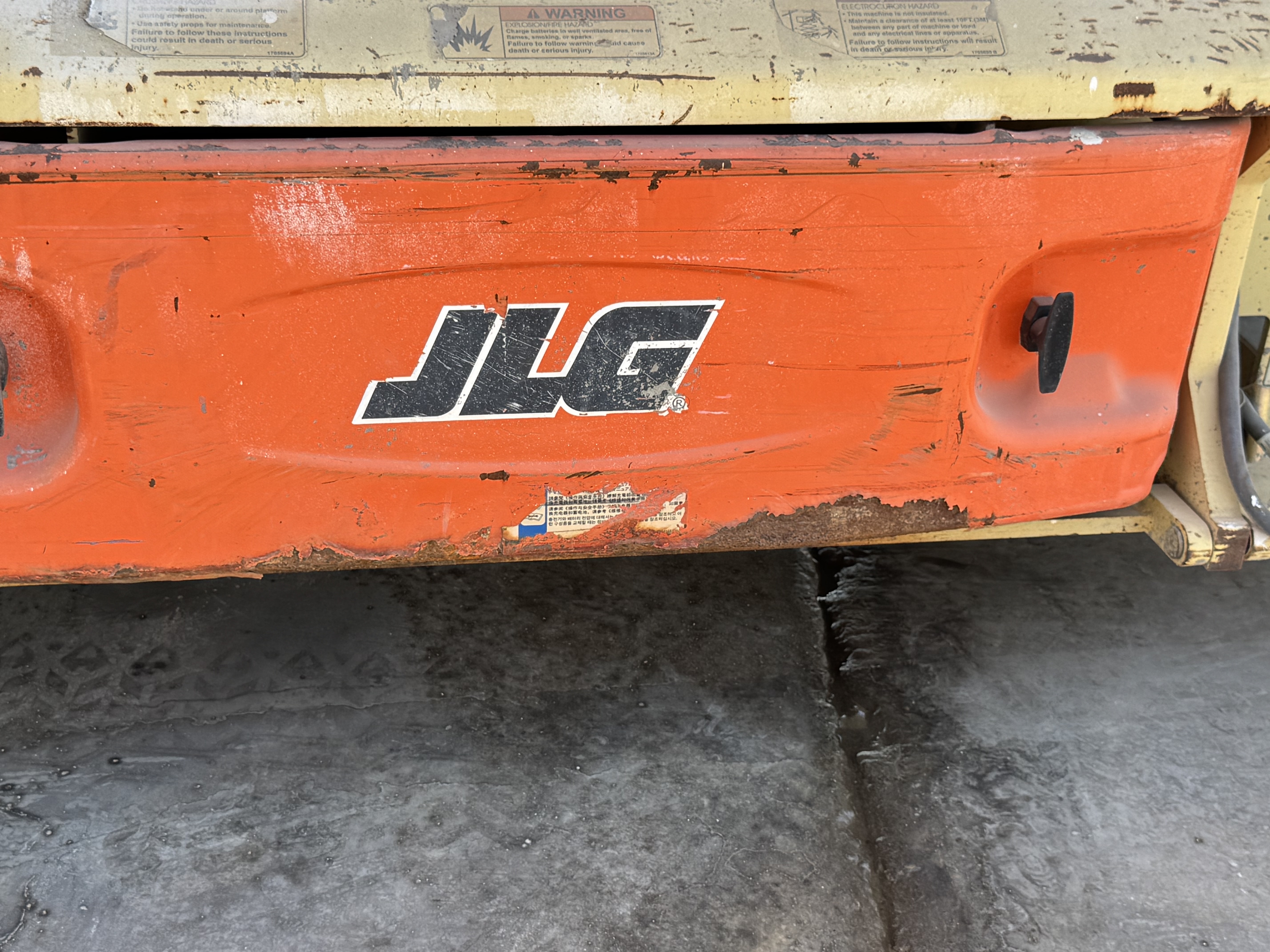 SLA-023-JLG-3246ES-Scissor-lifts-inspection-Structure-Paint-1