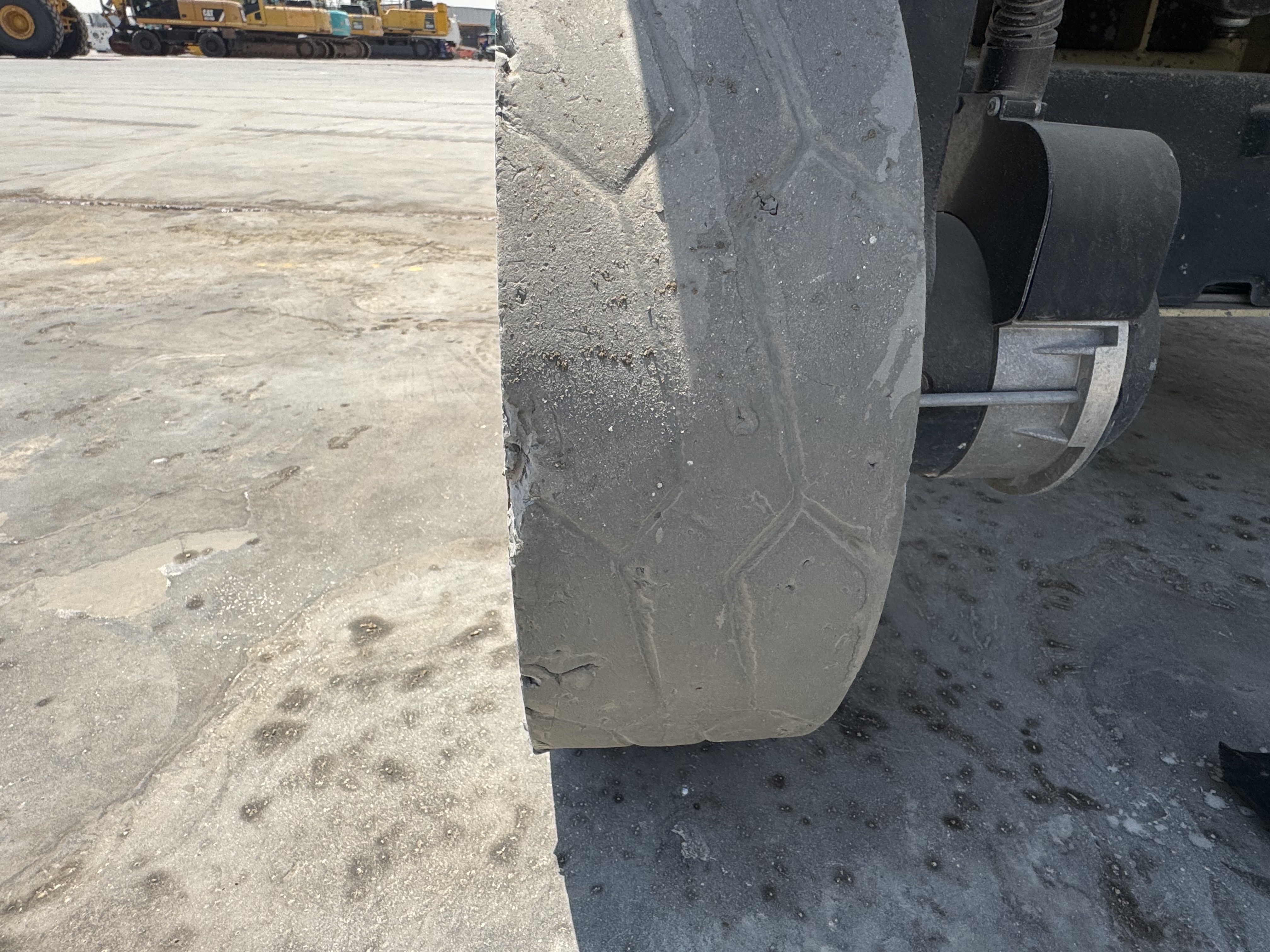 SLA-023-JLG-3246ES-Scissor-lifts-inspection-Chassis-Tires-condition-1