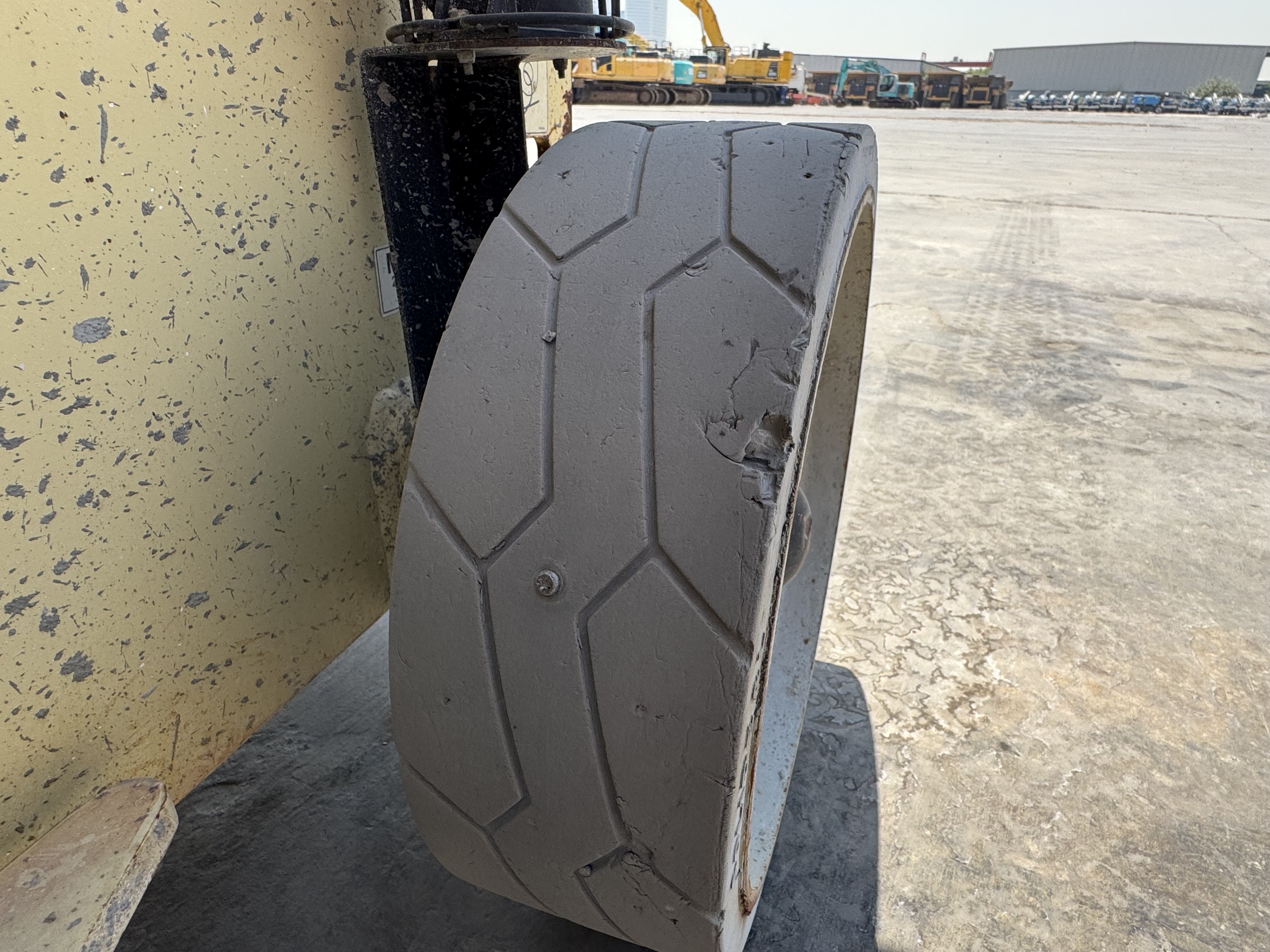 SLA-023-JLG-3246ES-Scissor-lifts-inspection-Chassis-Tires-condition-1