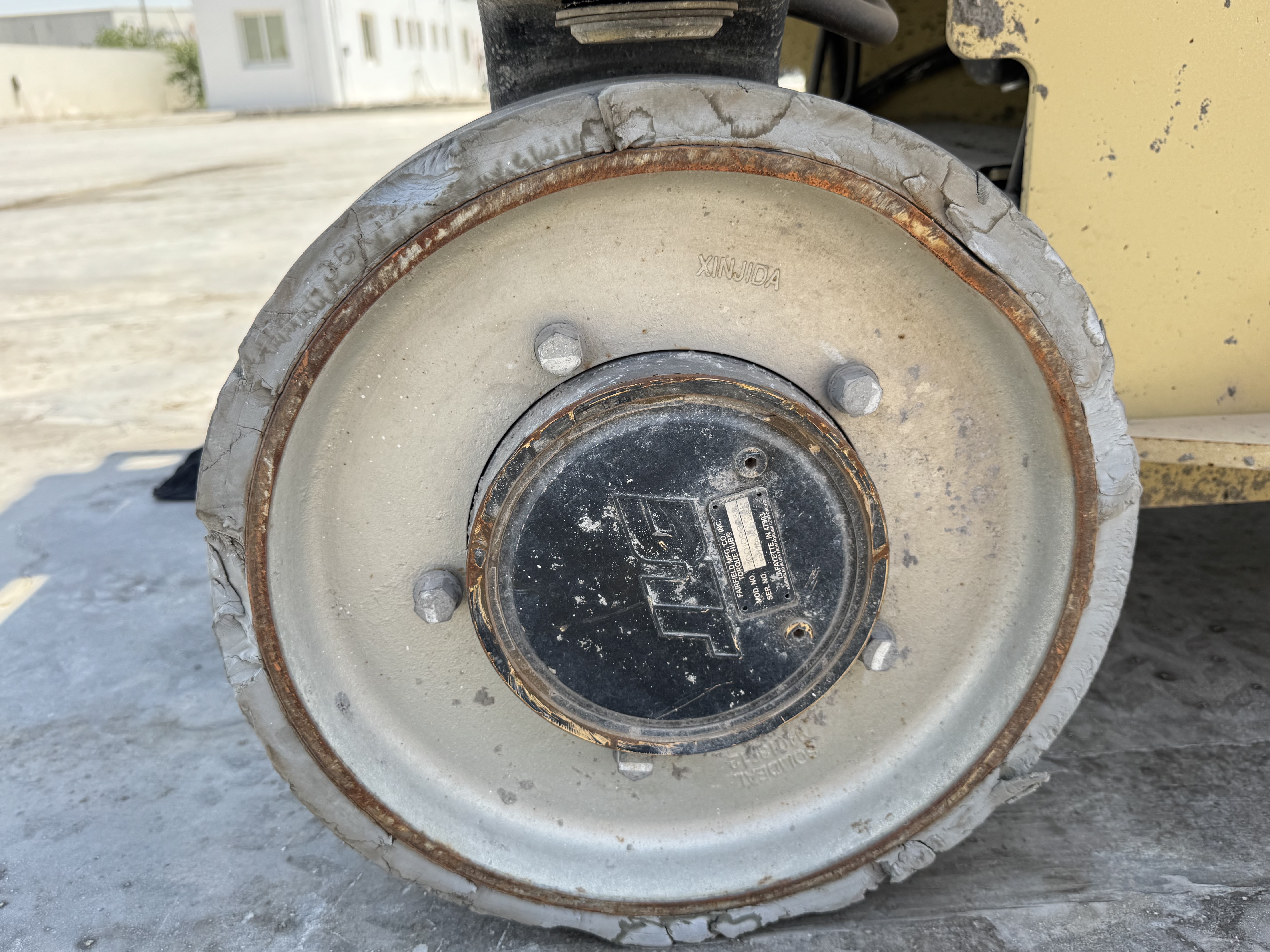 SLA-023-JLG-3246ES-Scissor-lifts-inspection-Chassis-Wheel-hub-condition-1