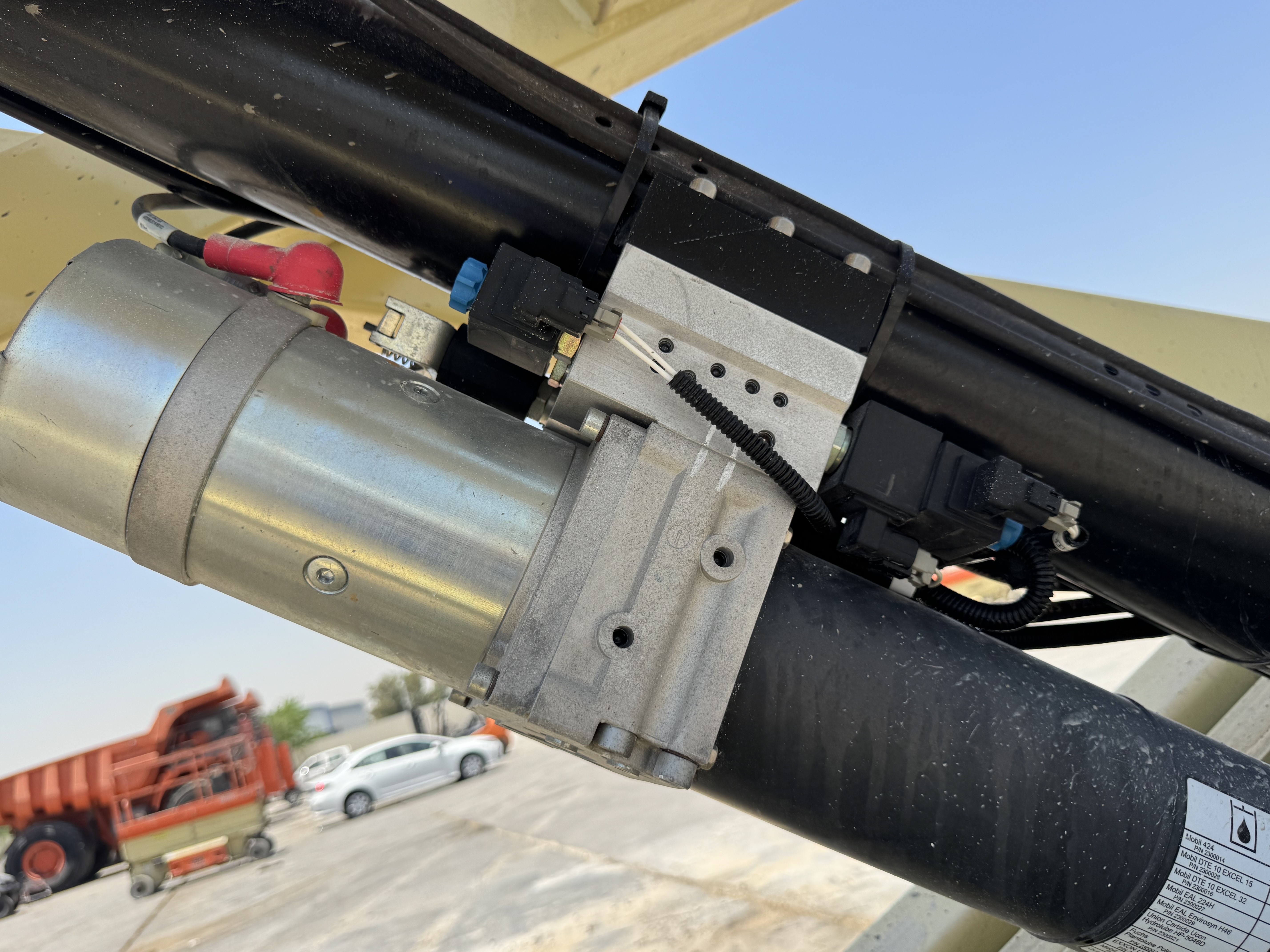 SLA-023-JLG-3246ES-Scissor-lifts-inspection-Hydraulics-Hydraulic-pump-1