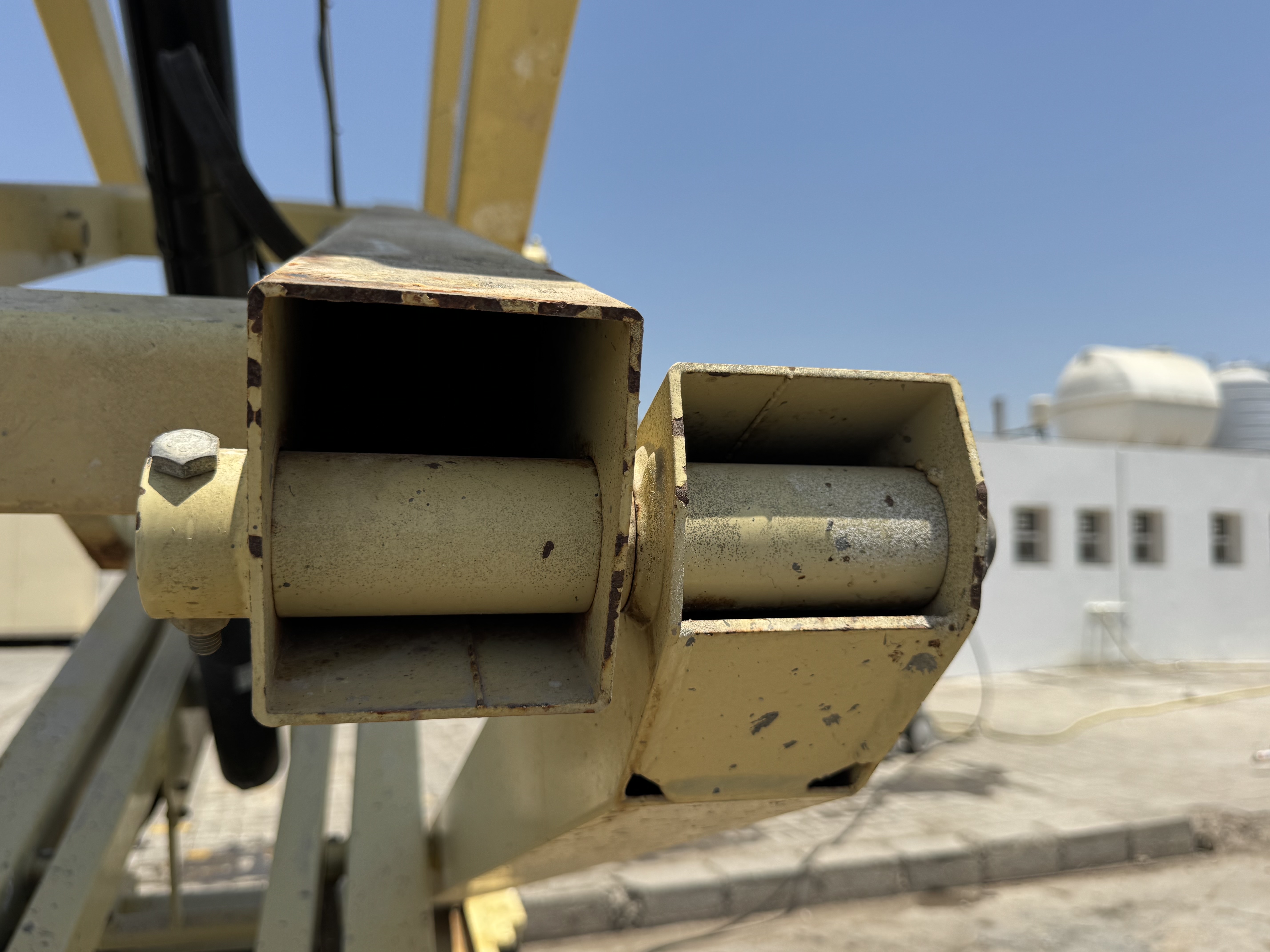 SLA-023-JLG-3246ES-Scissor-lifts-inspection-Hydraulics-Hydraulic-pins-/-locks-1