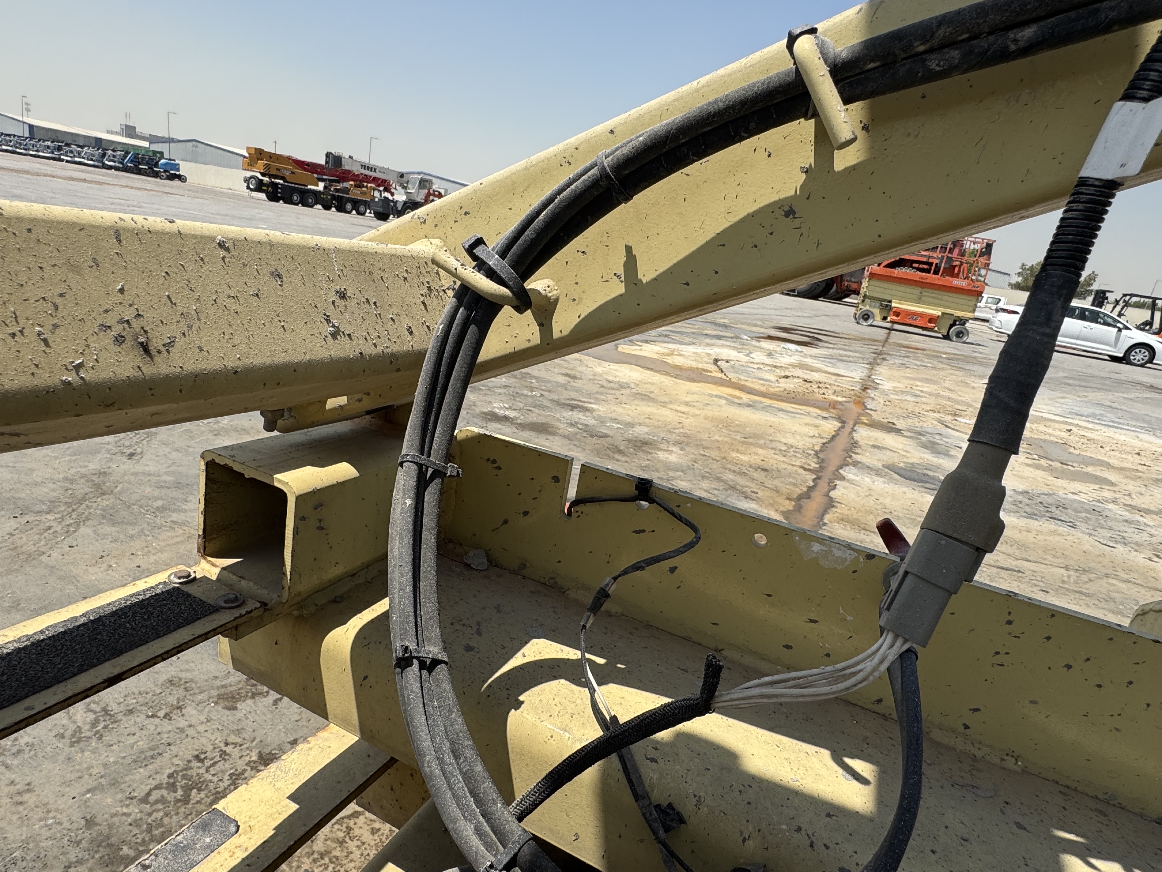 SLA-023-JLG-3246ES-Scissor-lifts-inspection-Hydraulics-Hydraulic-hoses-and-lines-1