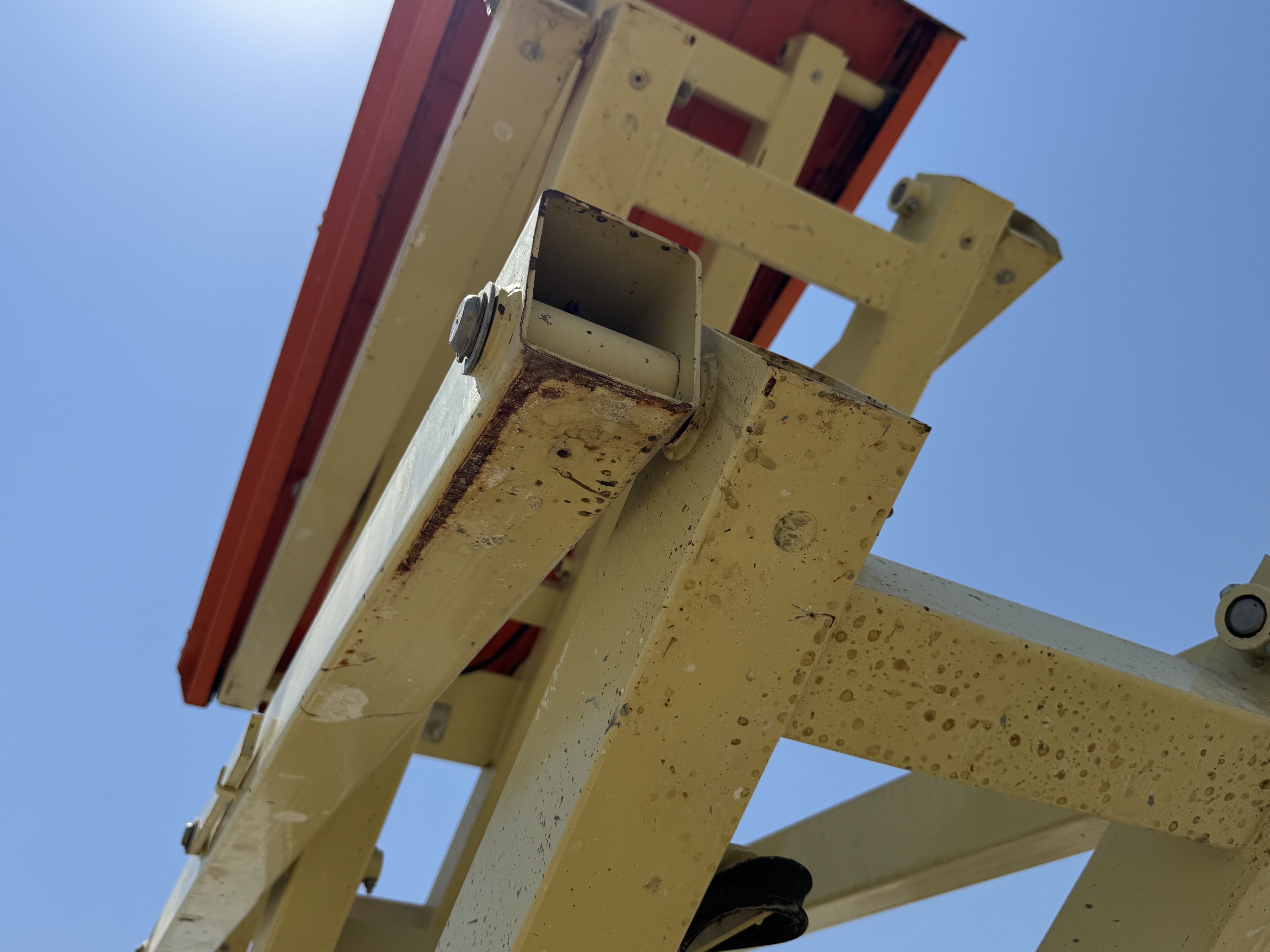 SLA-023-JLG-3246ES-Scissor-lifts-inspection-Structure-Scissor-arms-1