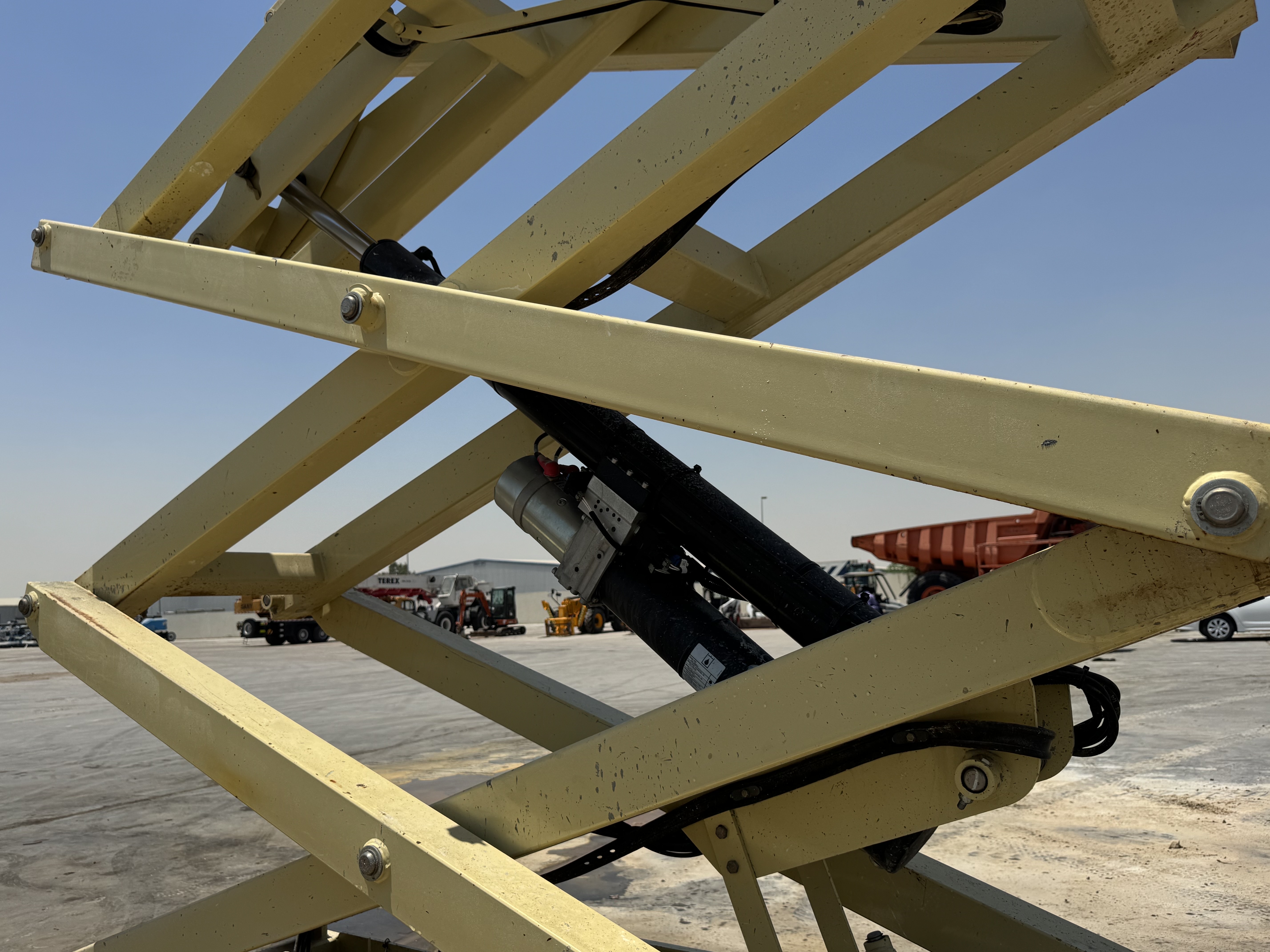 SLA-023-JLG-3246ES-Scissor-lifts-inspection-Structure-Scissor-arms-1