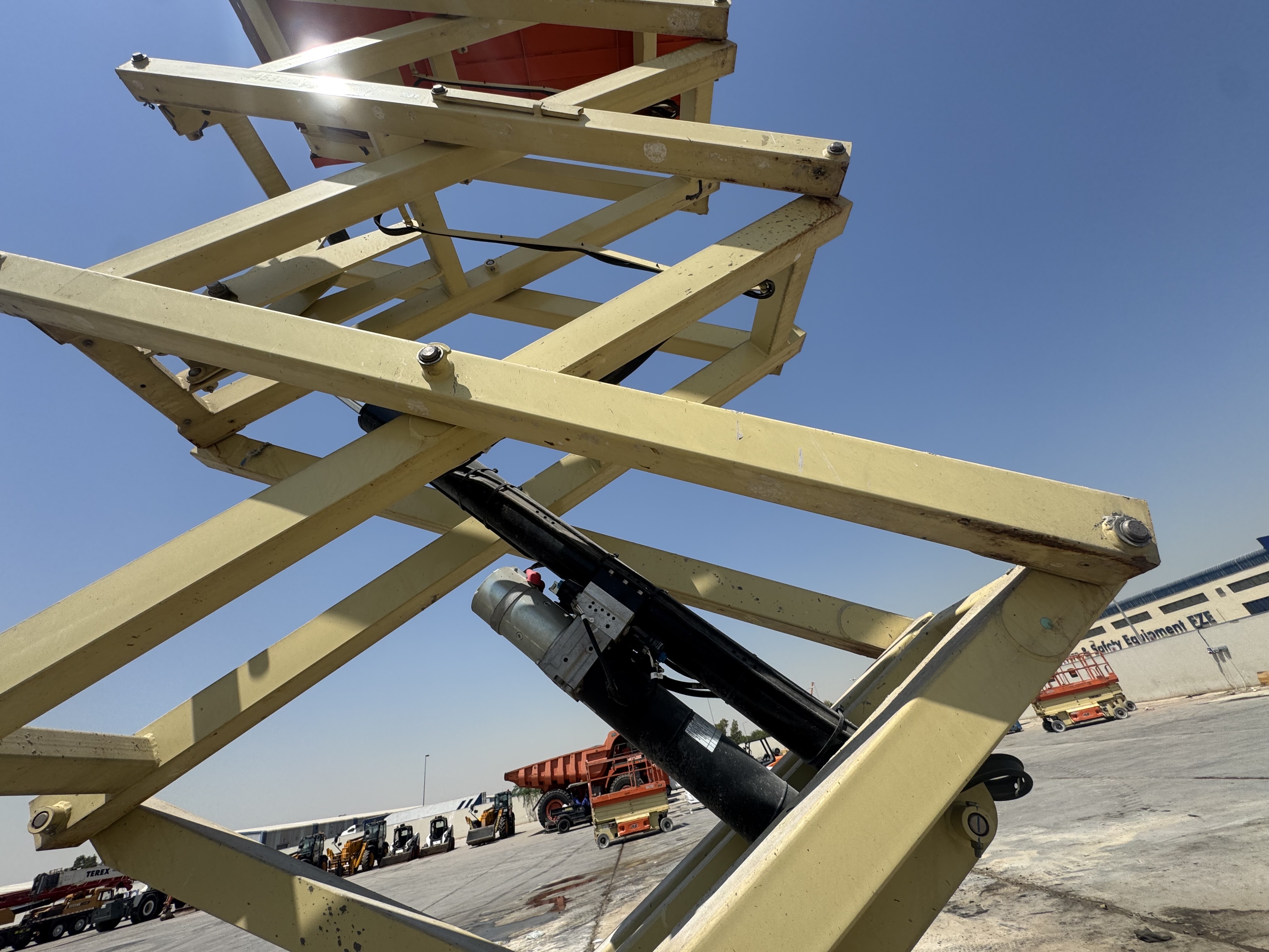 SLA-023-JLG-3246ES-Scissor-lifts-inspection-Structure-Scissor-arms-1