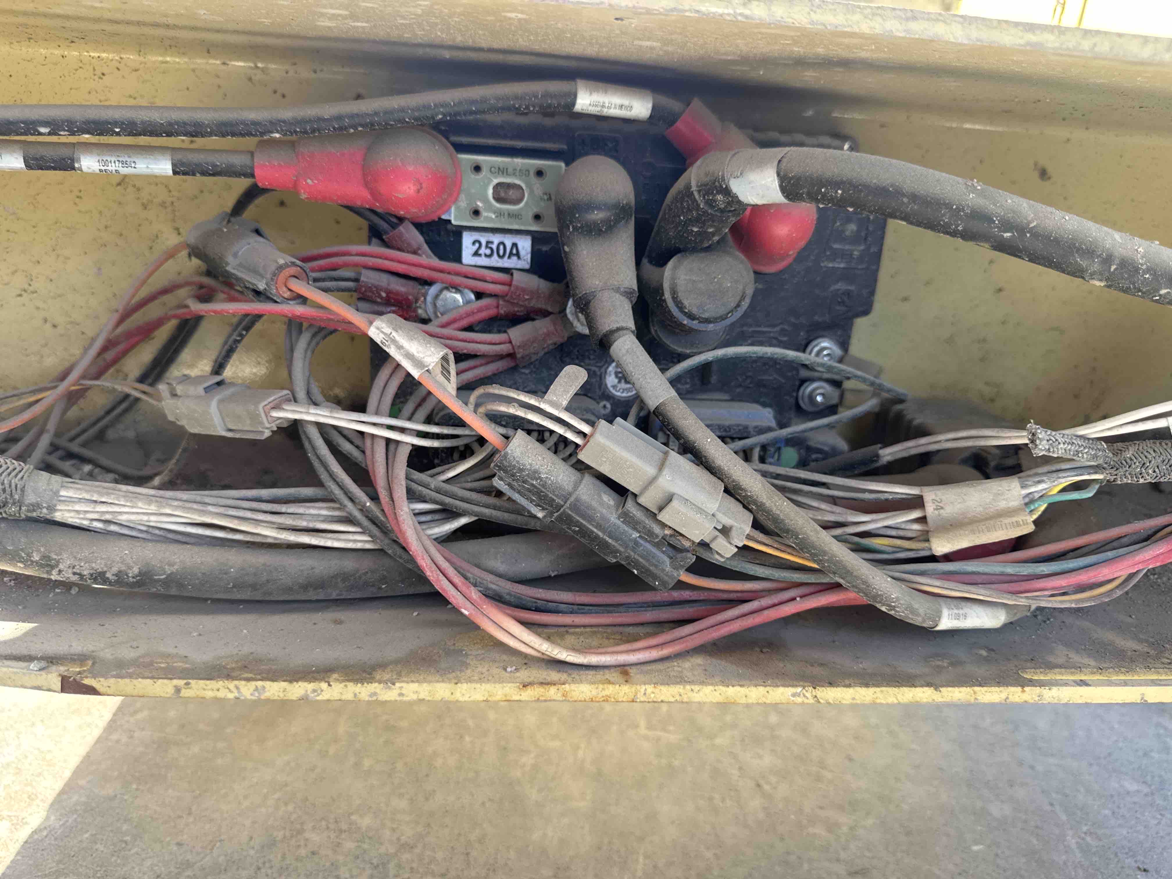 SLA-023-JLG-3246ES-Scissor-lifts-inspection-Electronics-Main-harness-1