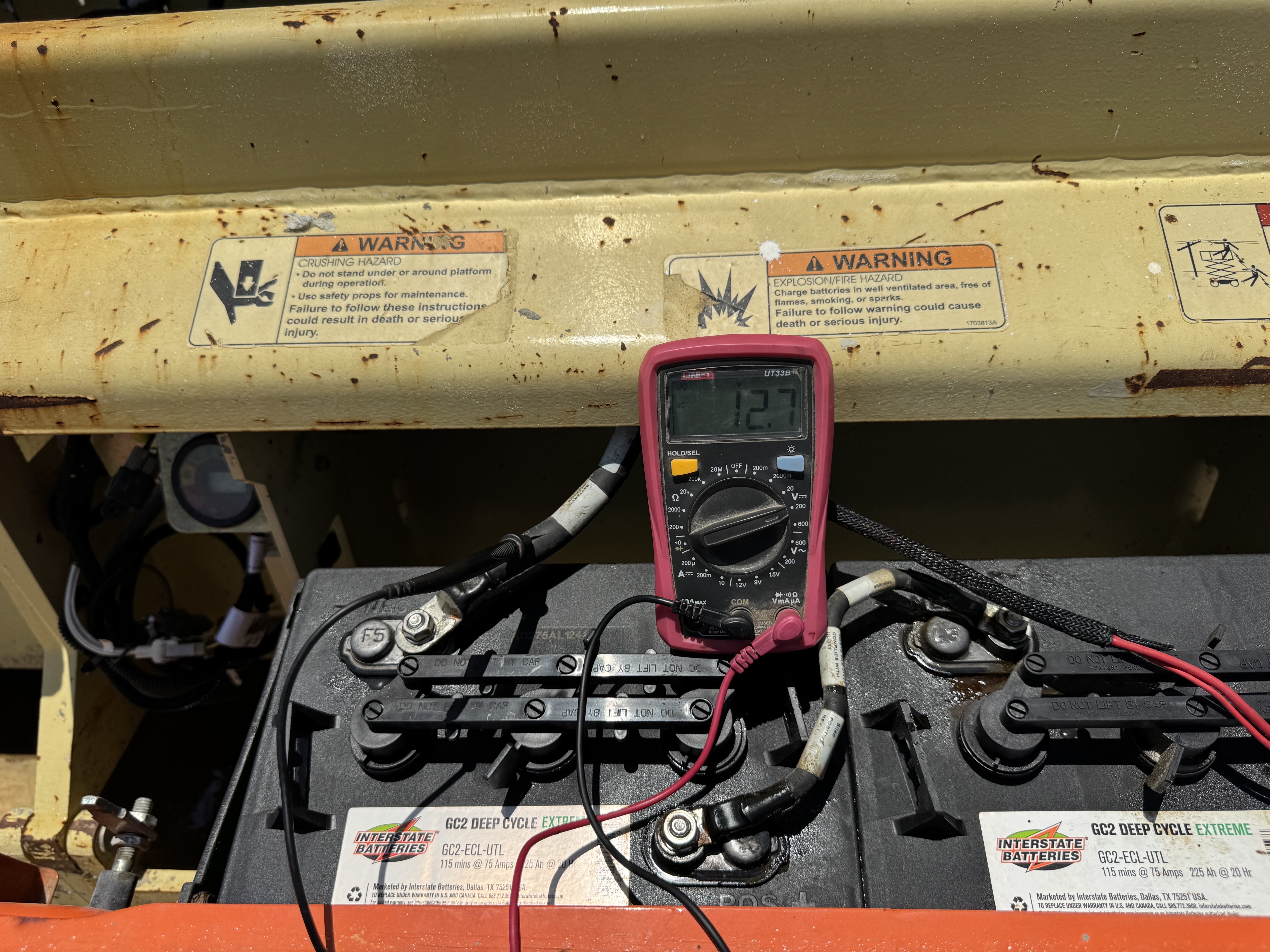 SLA-023-JLG-3246ES-Scissor-lifts-inspection-Electronics-Battery-1