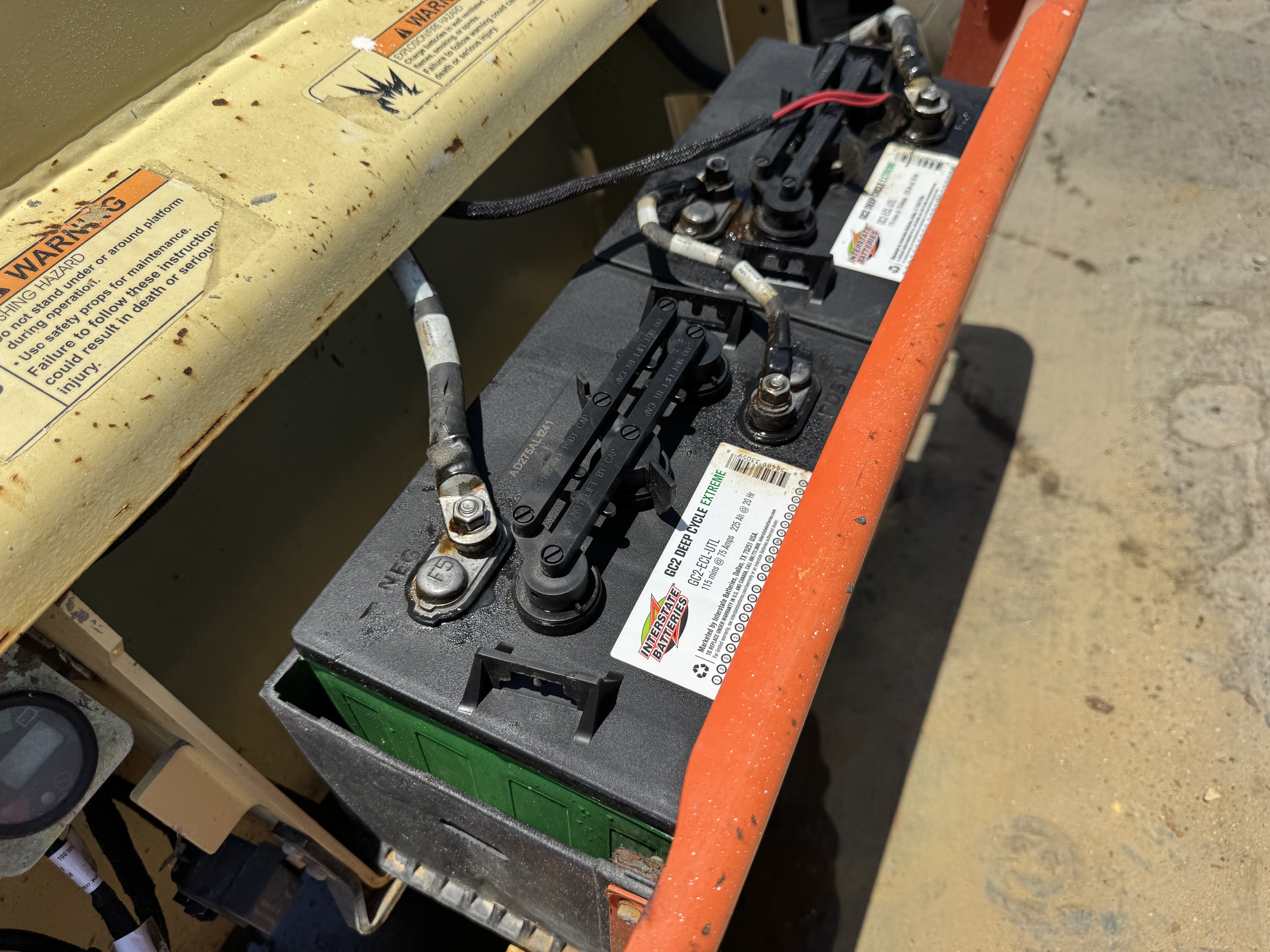 SLA-023-JLG-3246ES-Scissor-lifts-inspection-Electronics-Battery-1