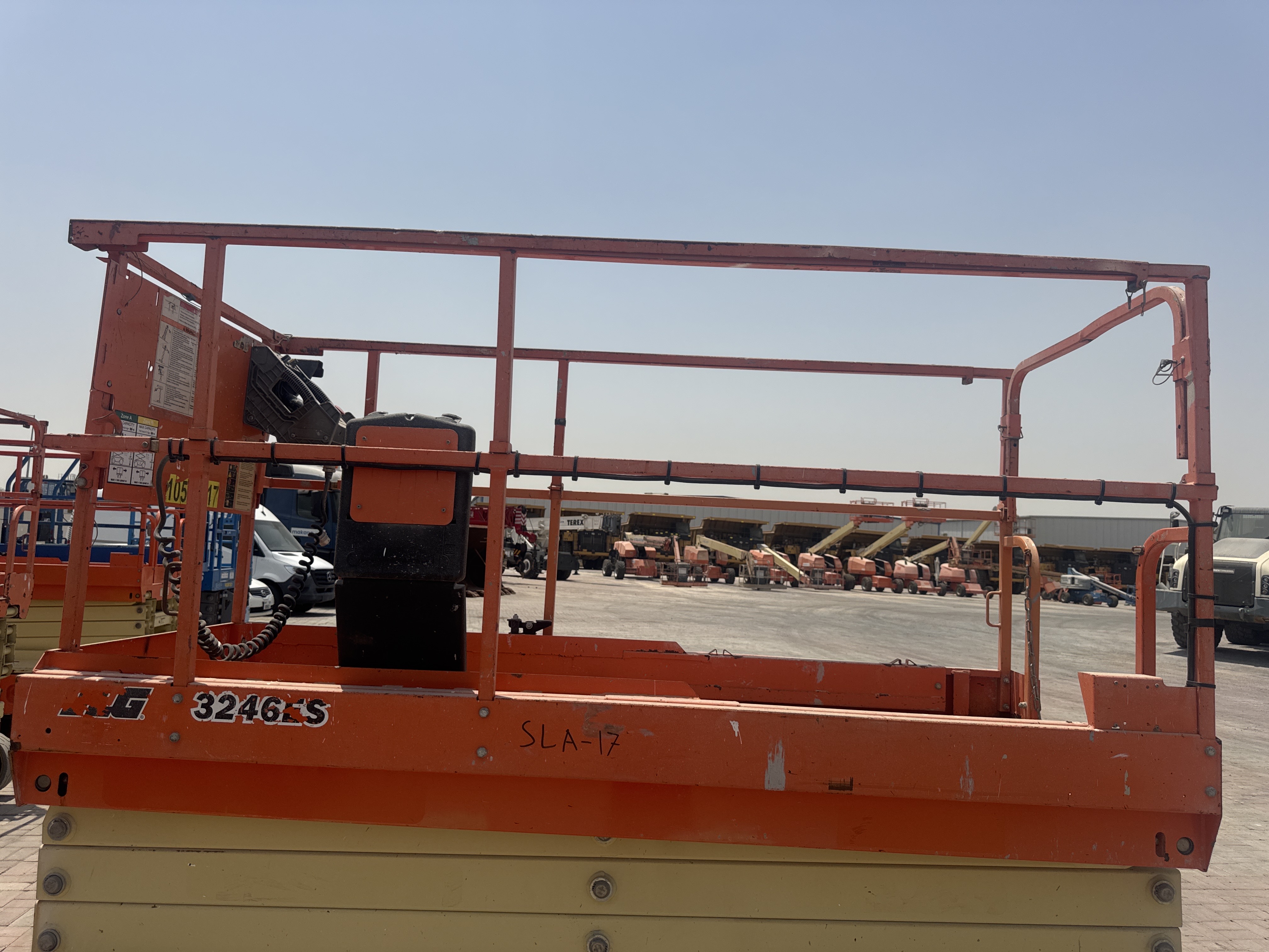 SLA-017-JLG-3246ES-Scissor-lifts-inspection-Structure-Guard-rail-4