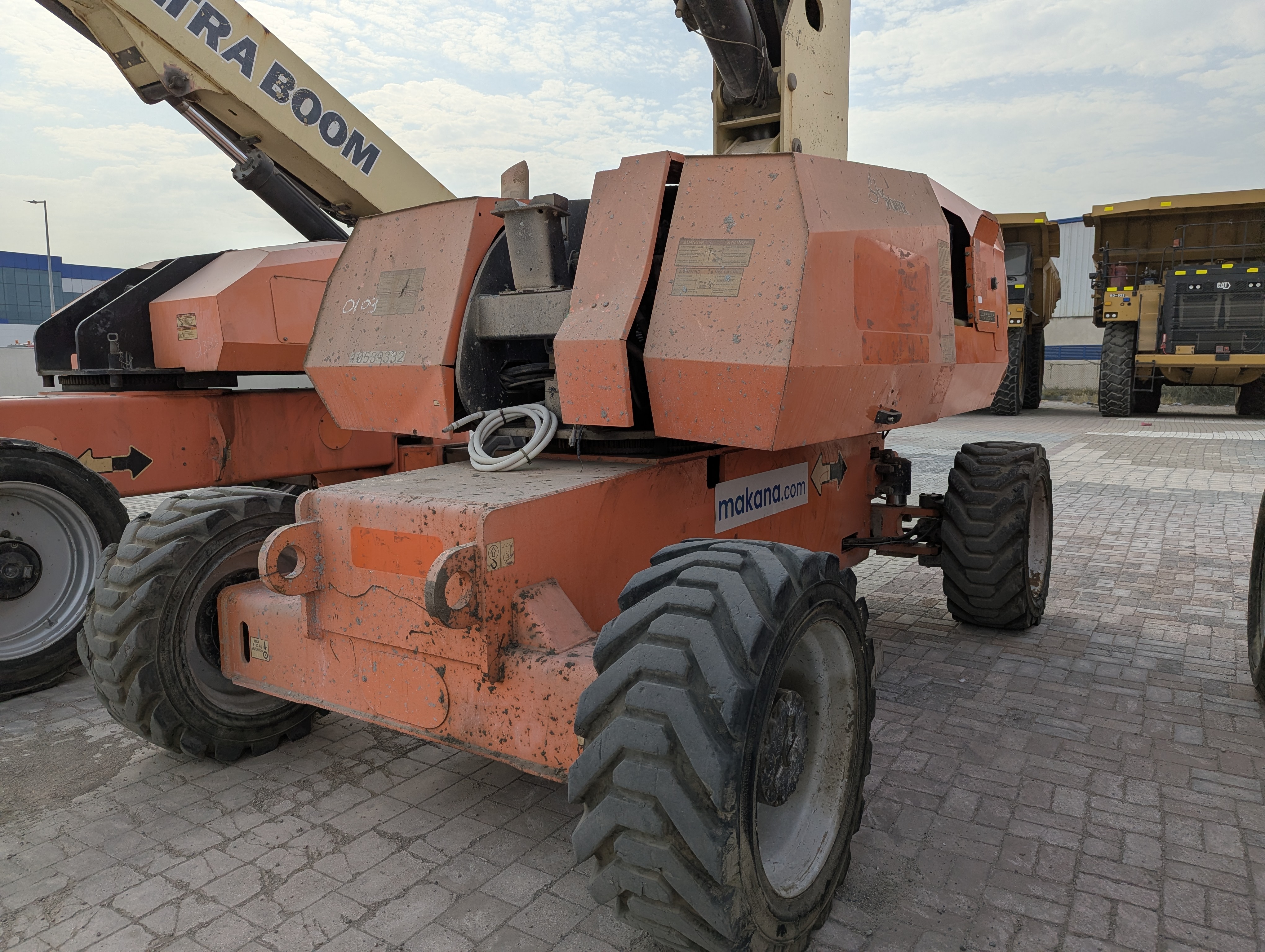 BLA-013-JLG-860SJ-Boom-lifts-inspection-Structure-Paint-4