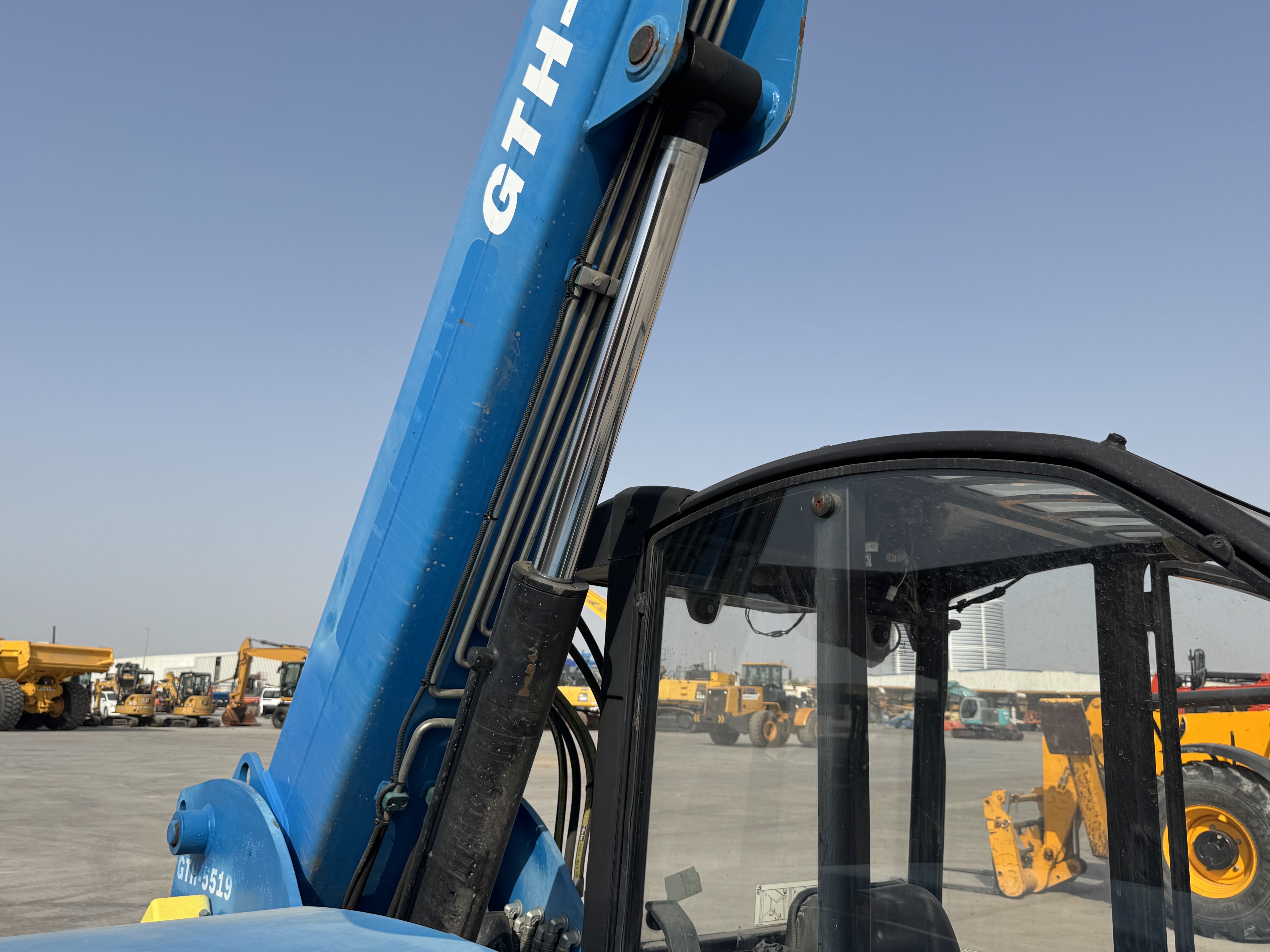 THM-004-جيني-GTH-5519-رافعات-تلسكوبية-فحص-الهيدروليك-أسطوانة-رفع-الذراع-1