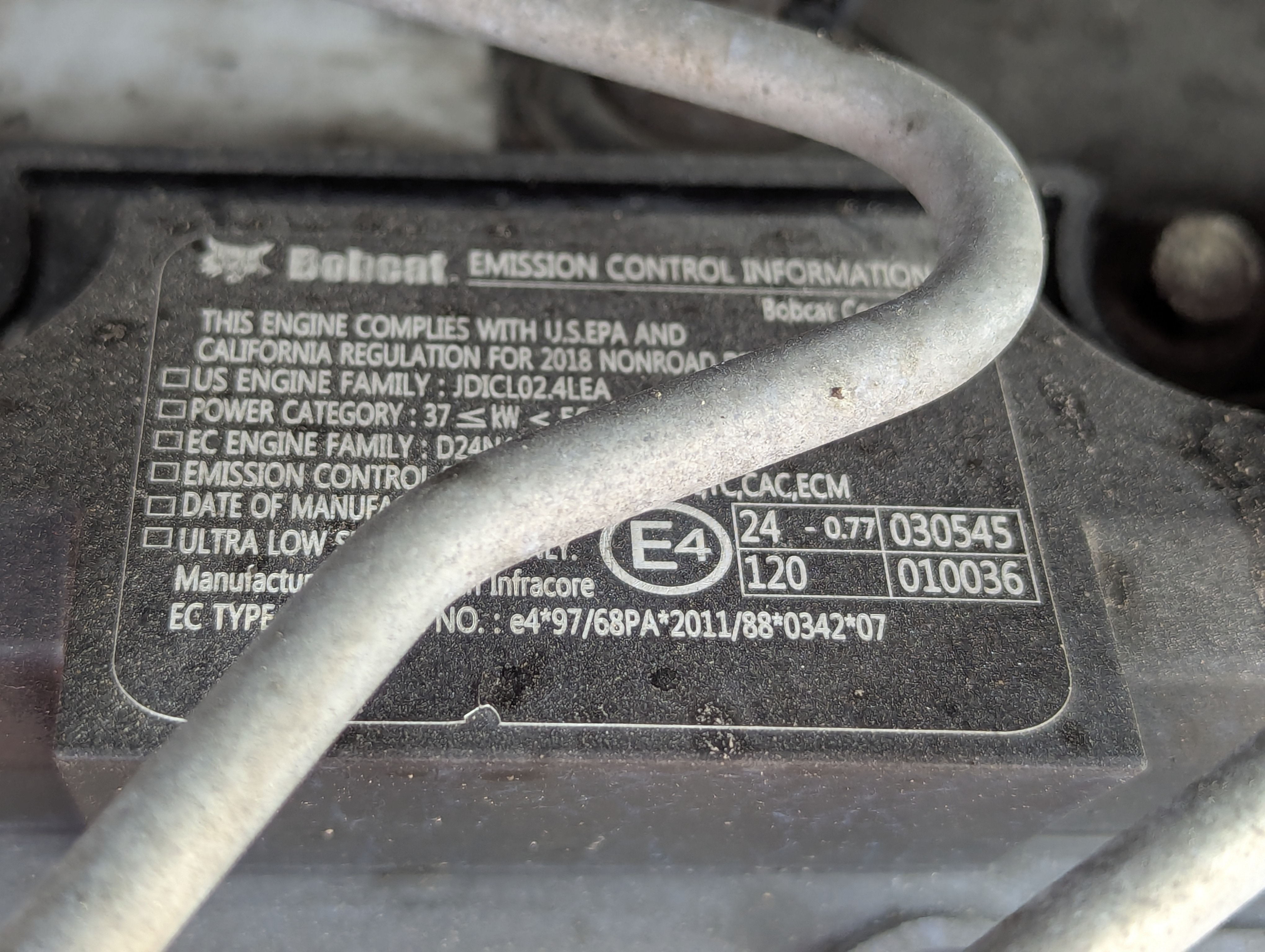SSL-017-Bobcat-S550-Skid-steer-loaders-inspection-General-Emissions-label-1