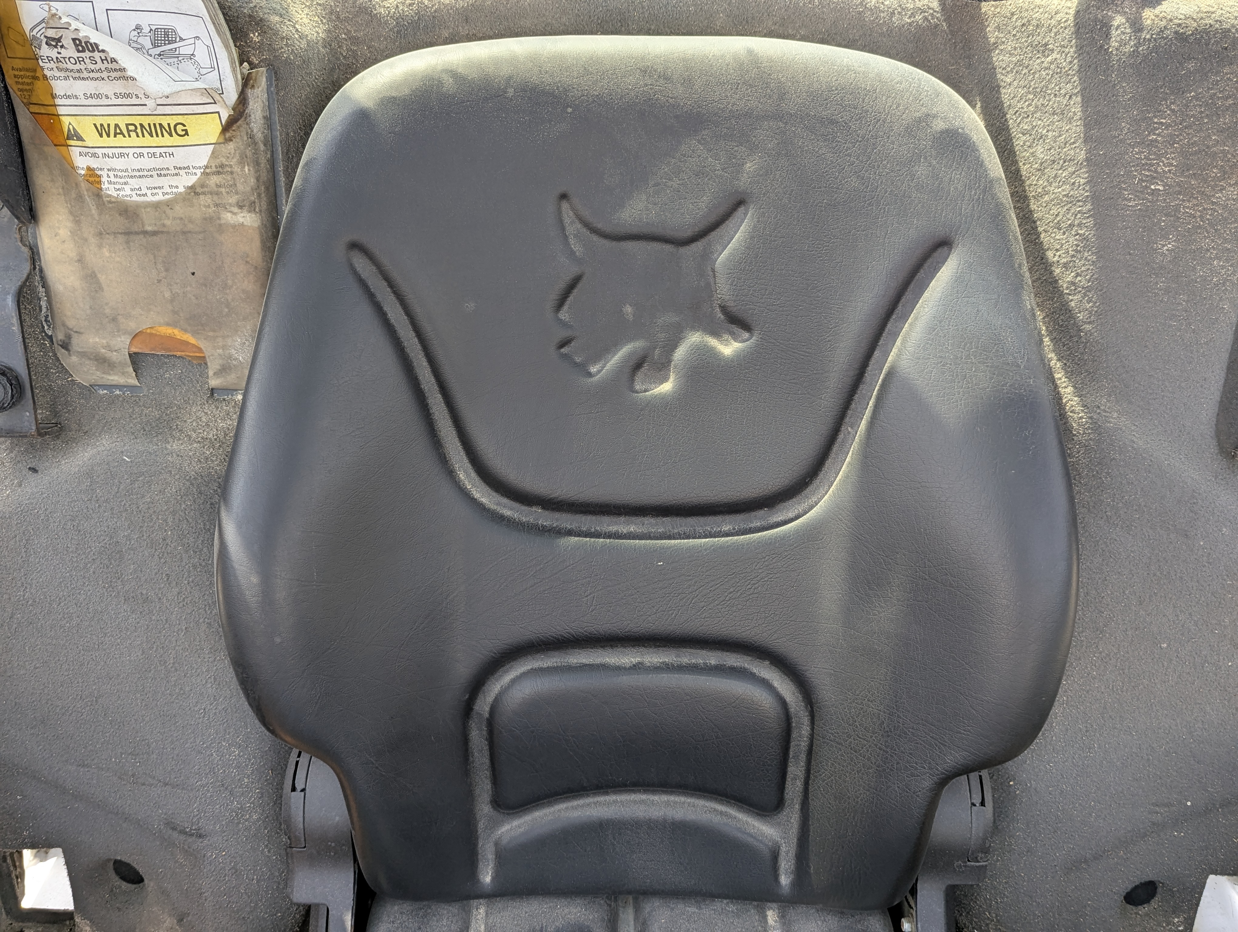 SSL-017-Bobcat-S550-Skid-steer-loaders-inspection-Cabin-Seats/armrests-1