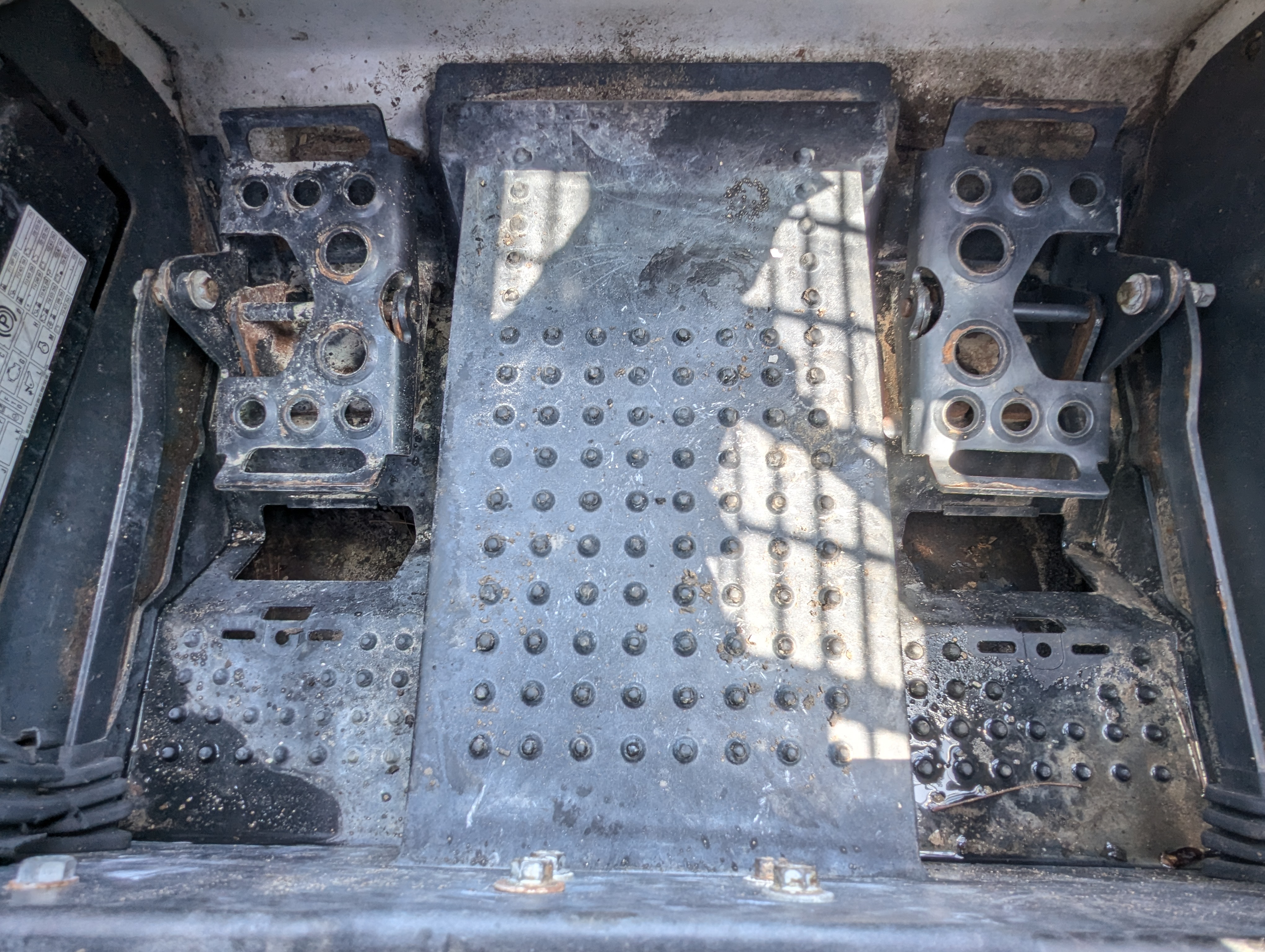 SSL-017-Bobcat-S550-Skid-steer-loaders-inspection-Cabin-Pedals-1