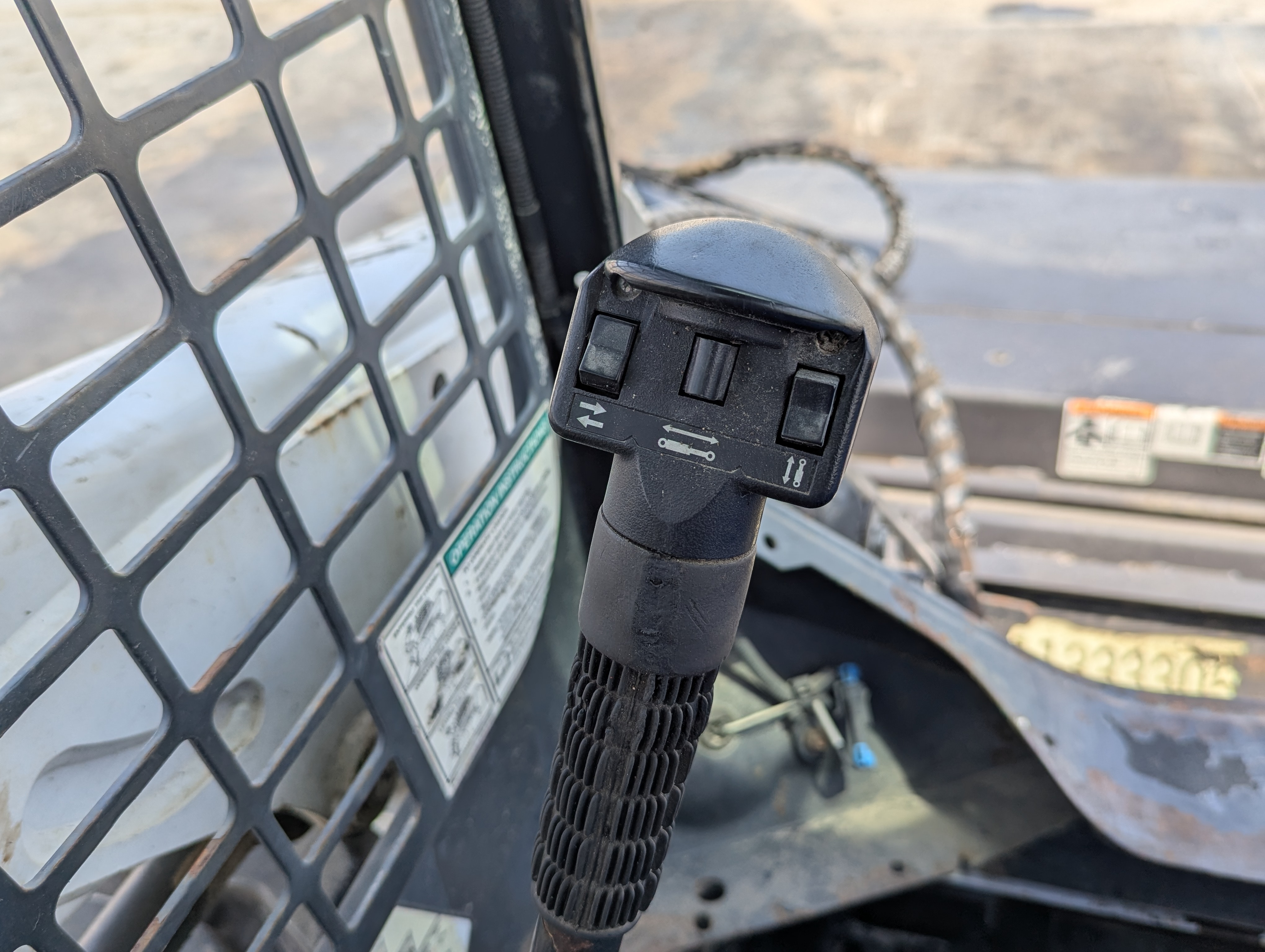 SSL-017-Bobcat-S550-Skid-steer-loaders-inspection-Cabin-Joysticks-1