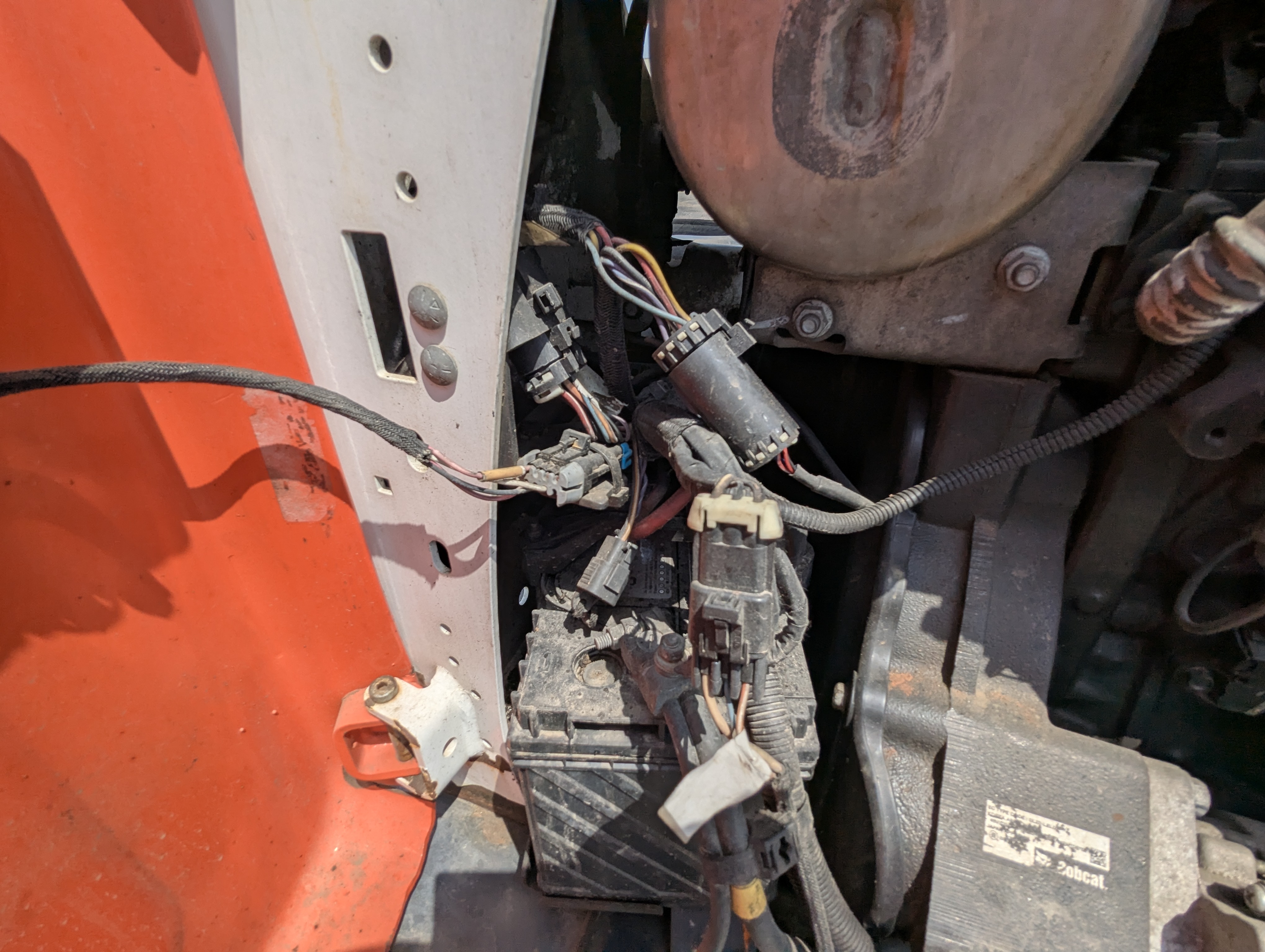 SSL-017-Bobcat-S550-Skid-steer-loaders-inspection-Electronics-Main-harness-1