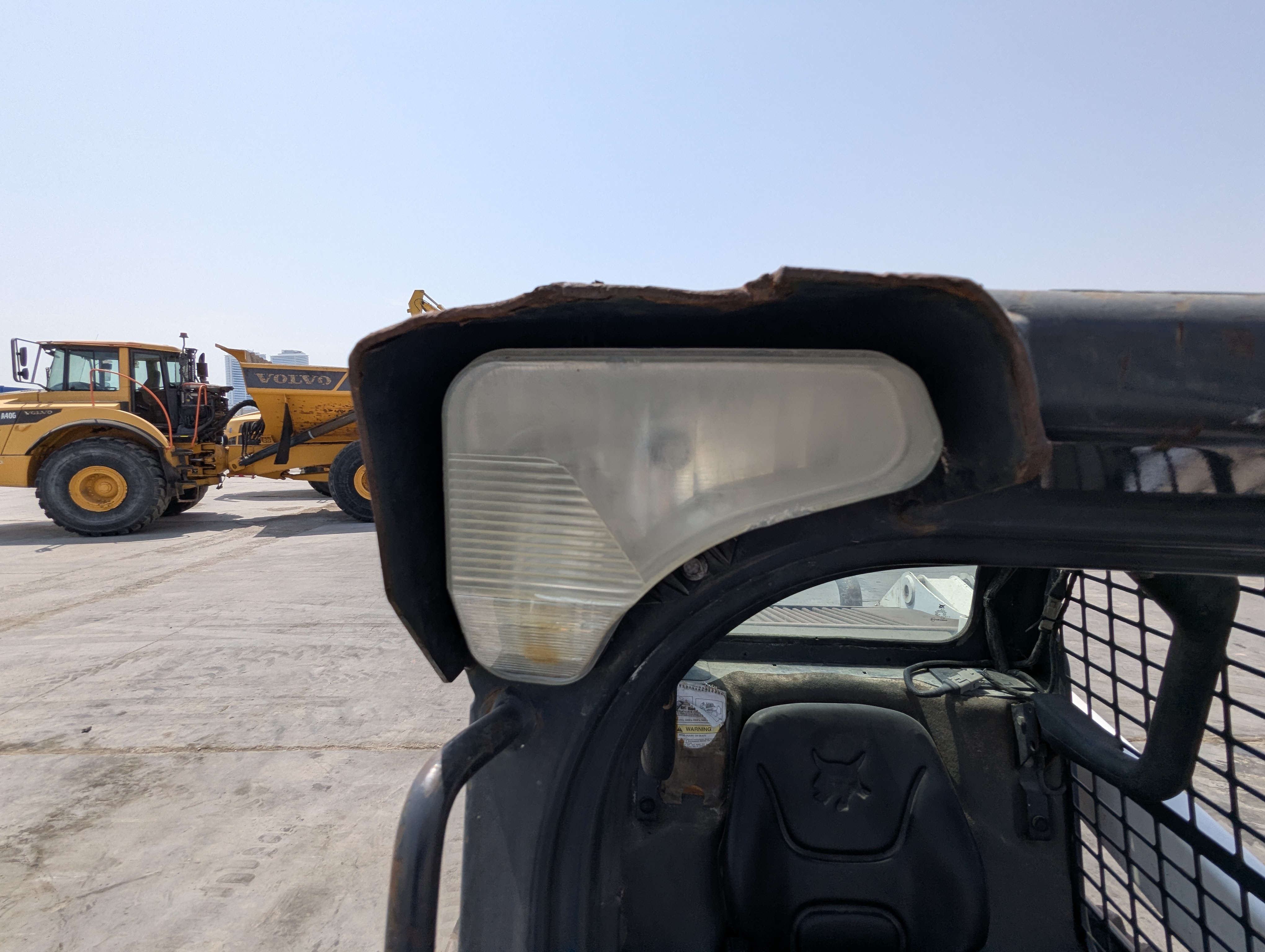 SSL-017-Bobcat-S550-Skid-steer-loaders-inspection-Electronics-Lights-and-signals-1