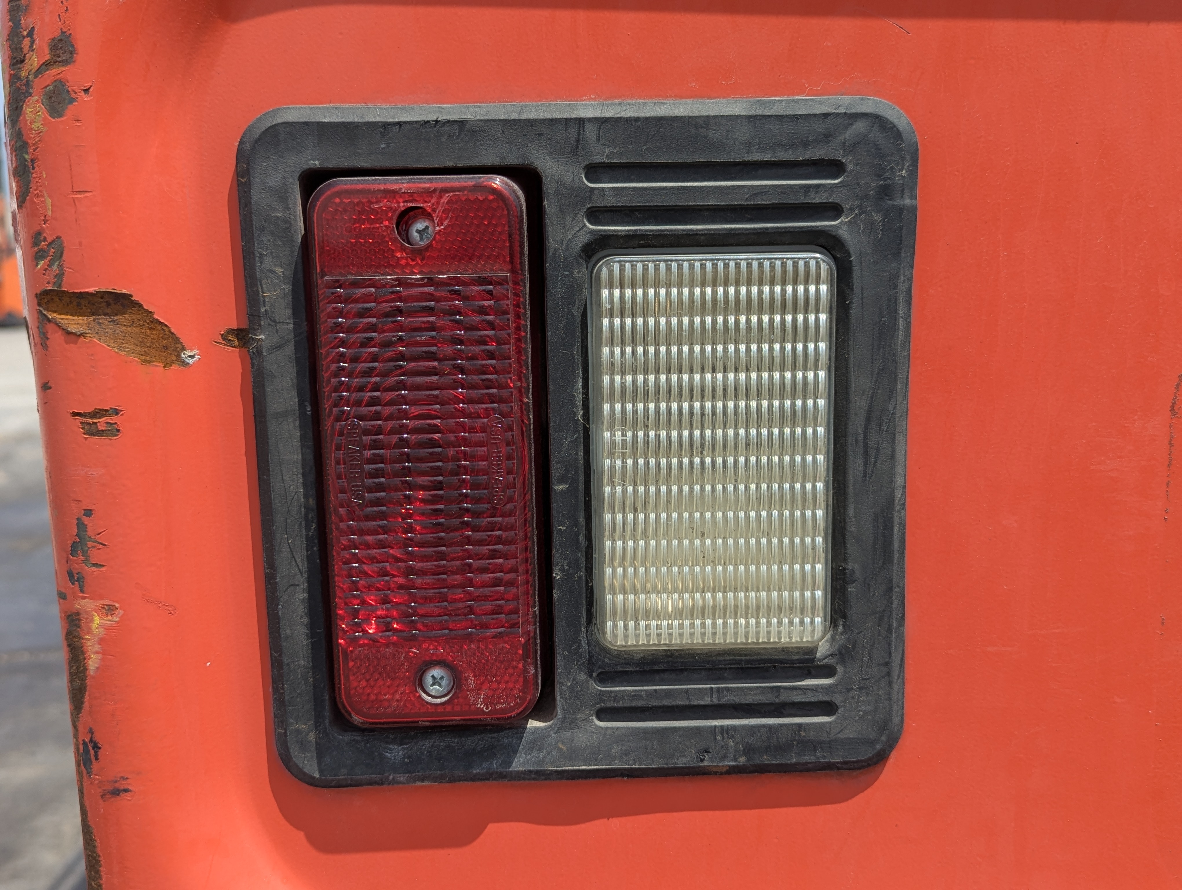 SSL-017-Bobcat-S550-Skid-steer-loaders-inspection-Electronics-Lights-and-signals-1