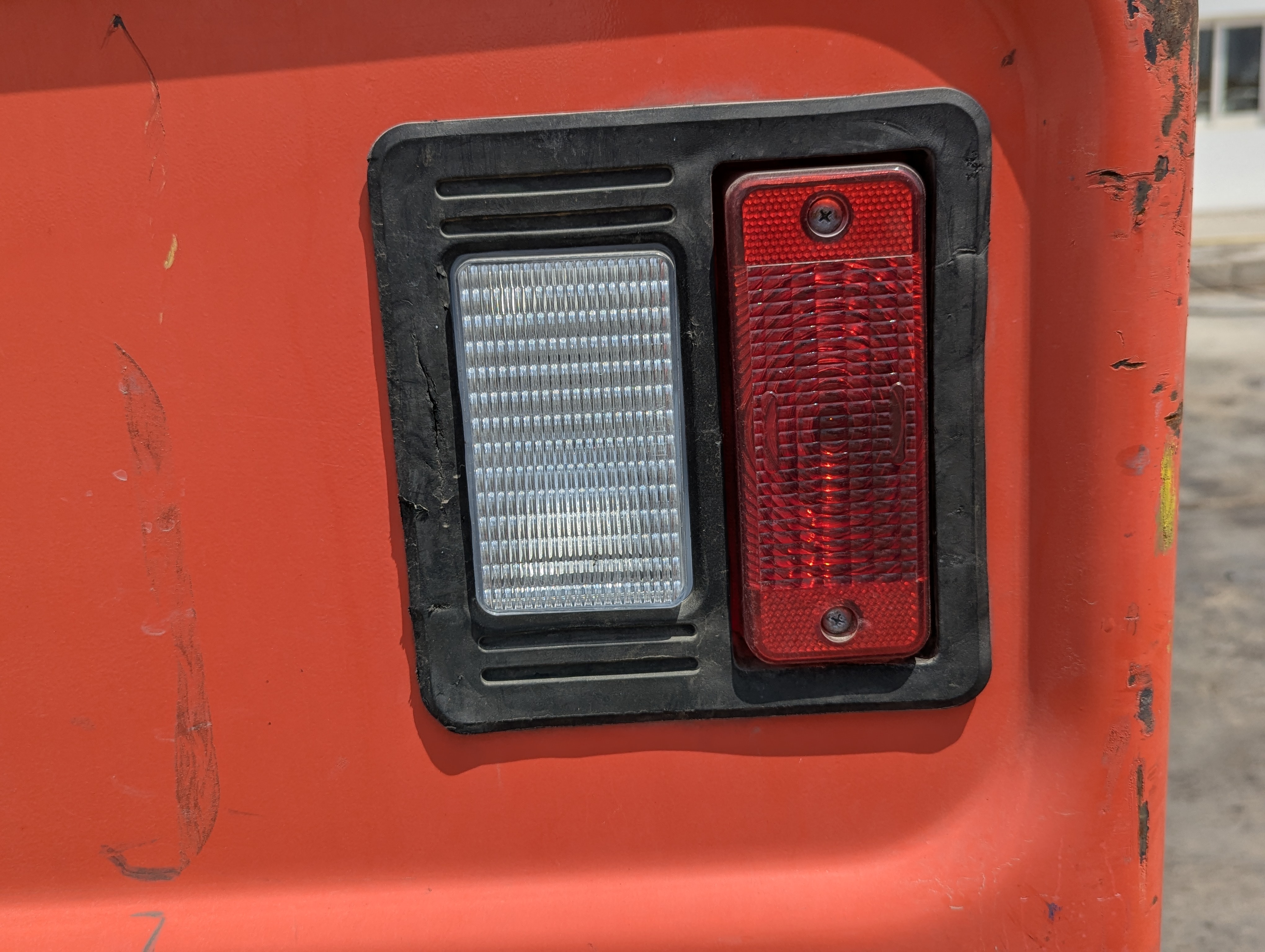 SSL-017-Bobcat-S550-Skid-steer-loaders-inspection-Electronics-Lights-and-signals-1