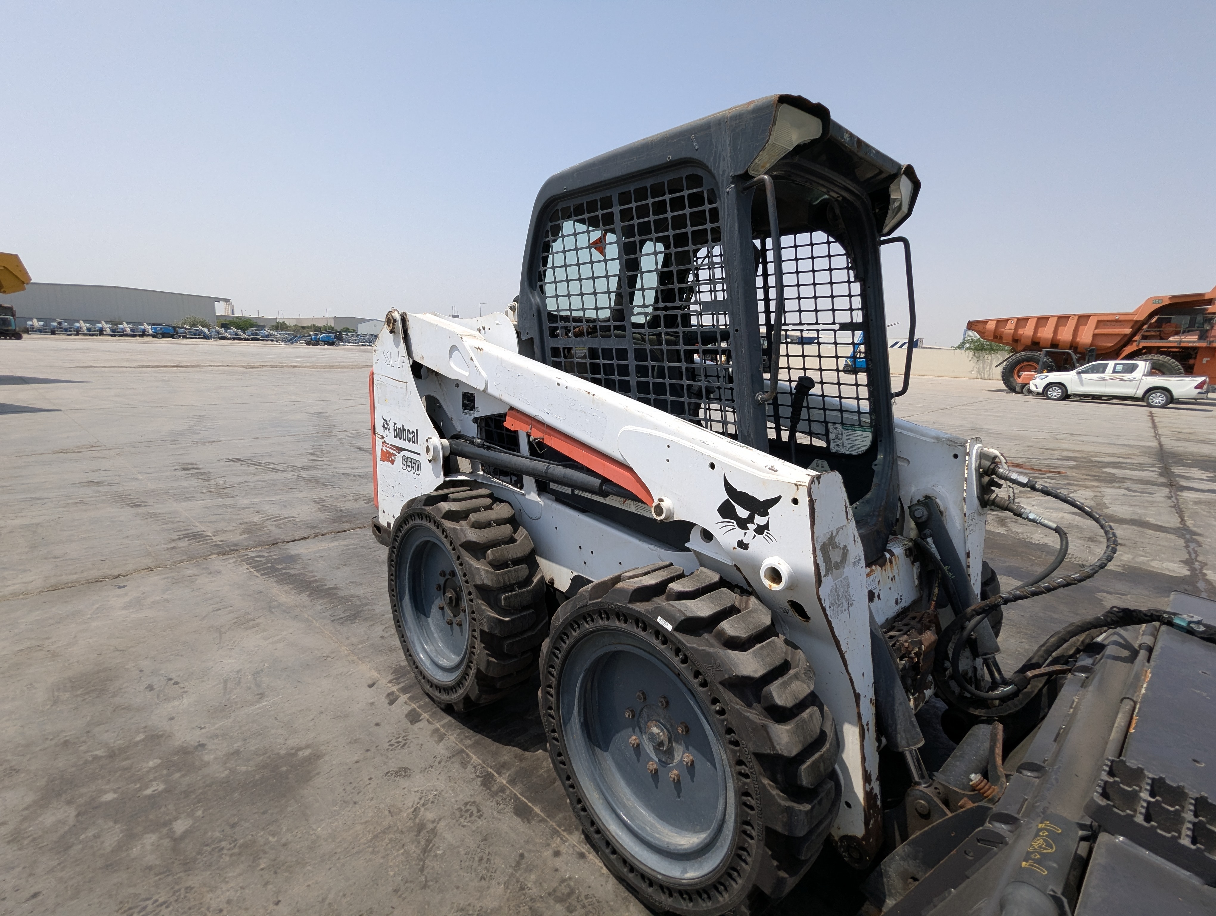 SSL-017-Bobcat-S550-Skid-steer-loaders-inspection-Structure-Paint-1