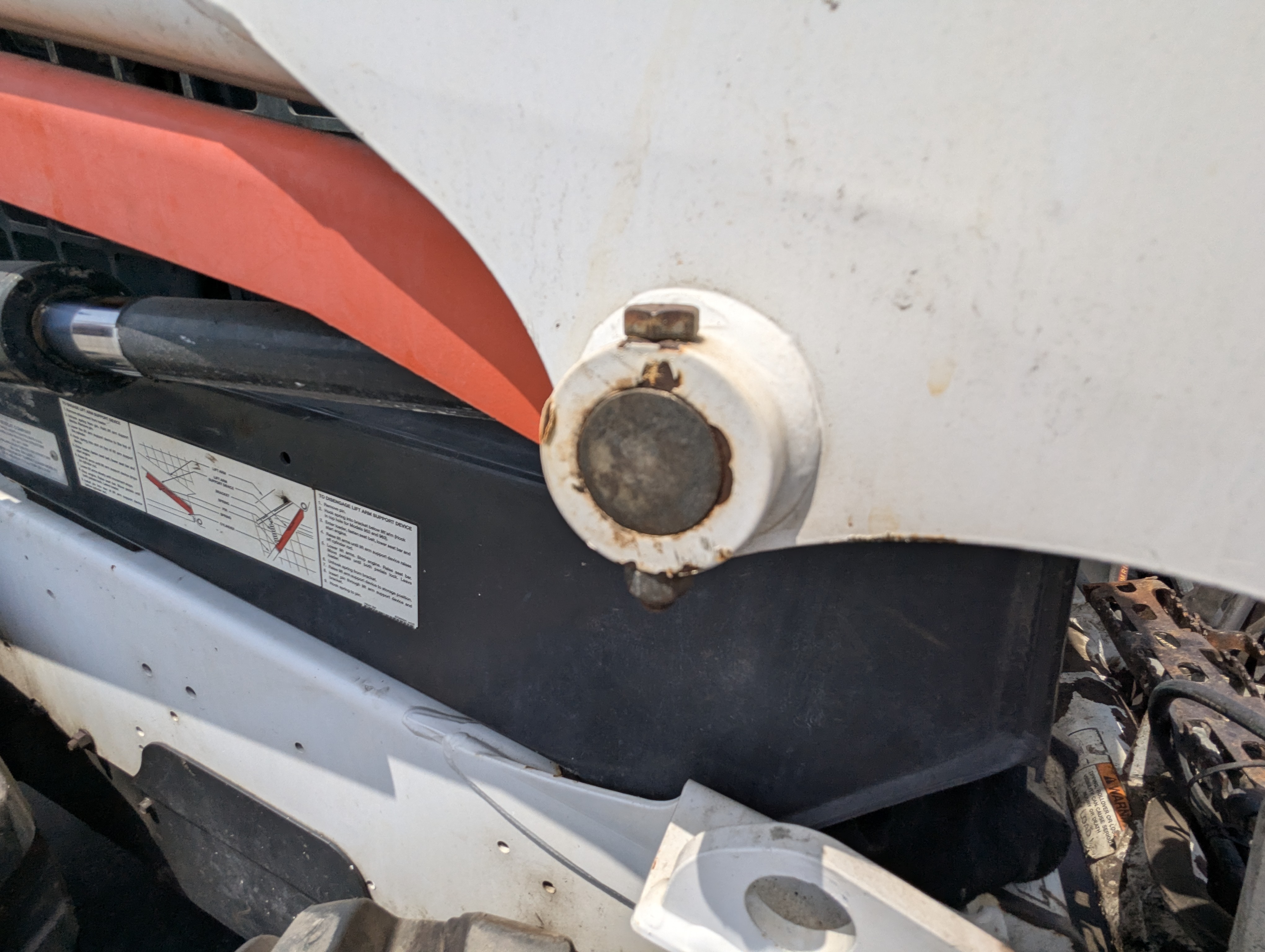 SSL-017-Bobcat-S550-Skid-steer-loaders-inspection-Chassis-Pins-and-bushings-lift-arm-to-bucket-1