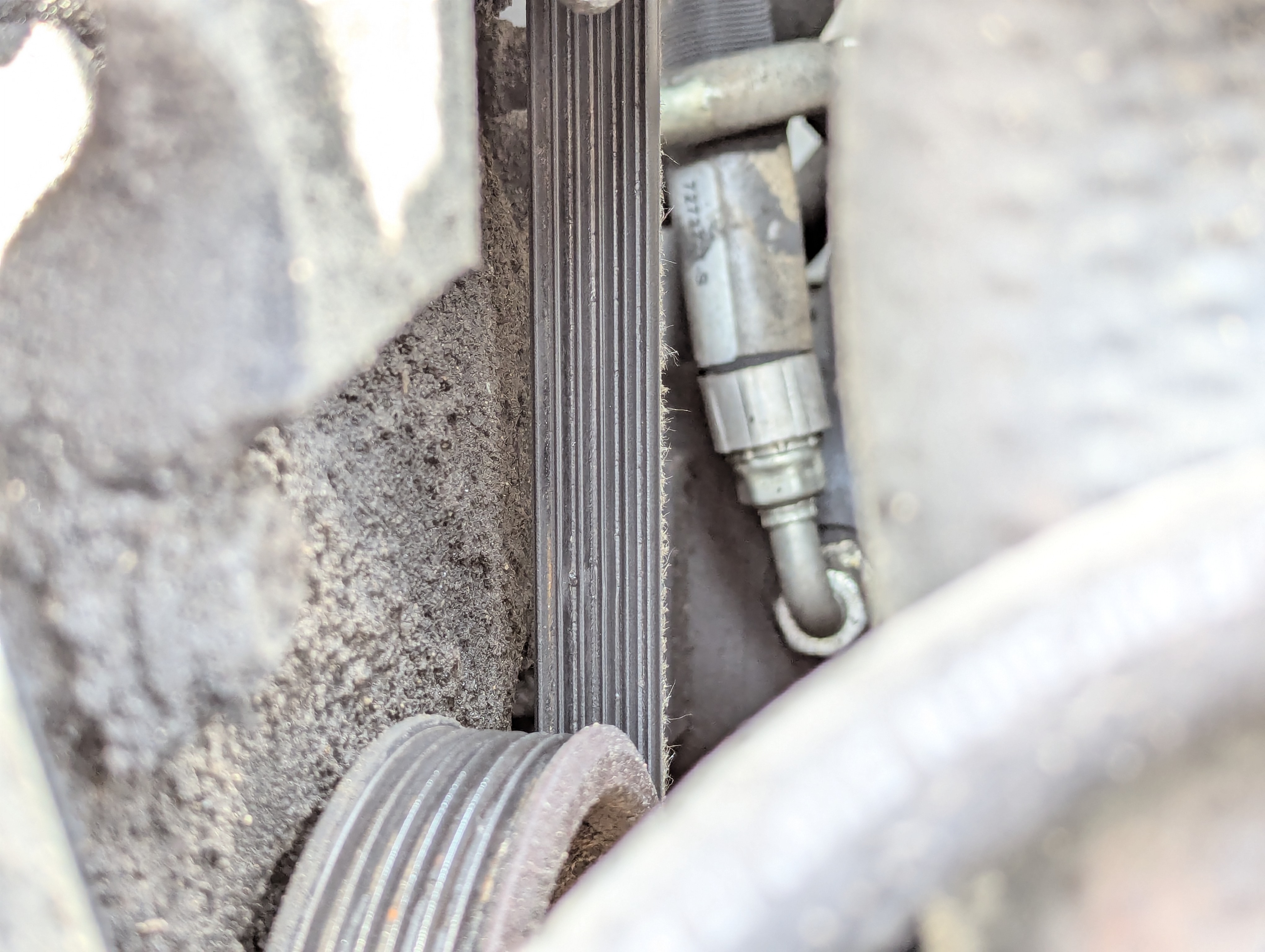 SSL-017-Bobcat-S550-Skid-steer-loaders-inspection-Engine-Belt-1