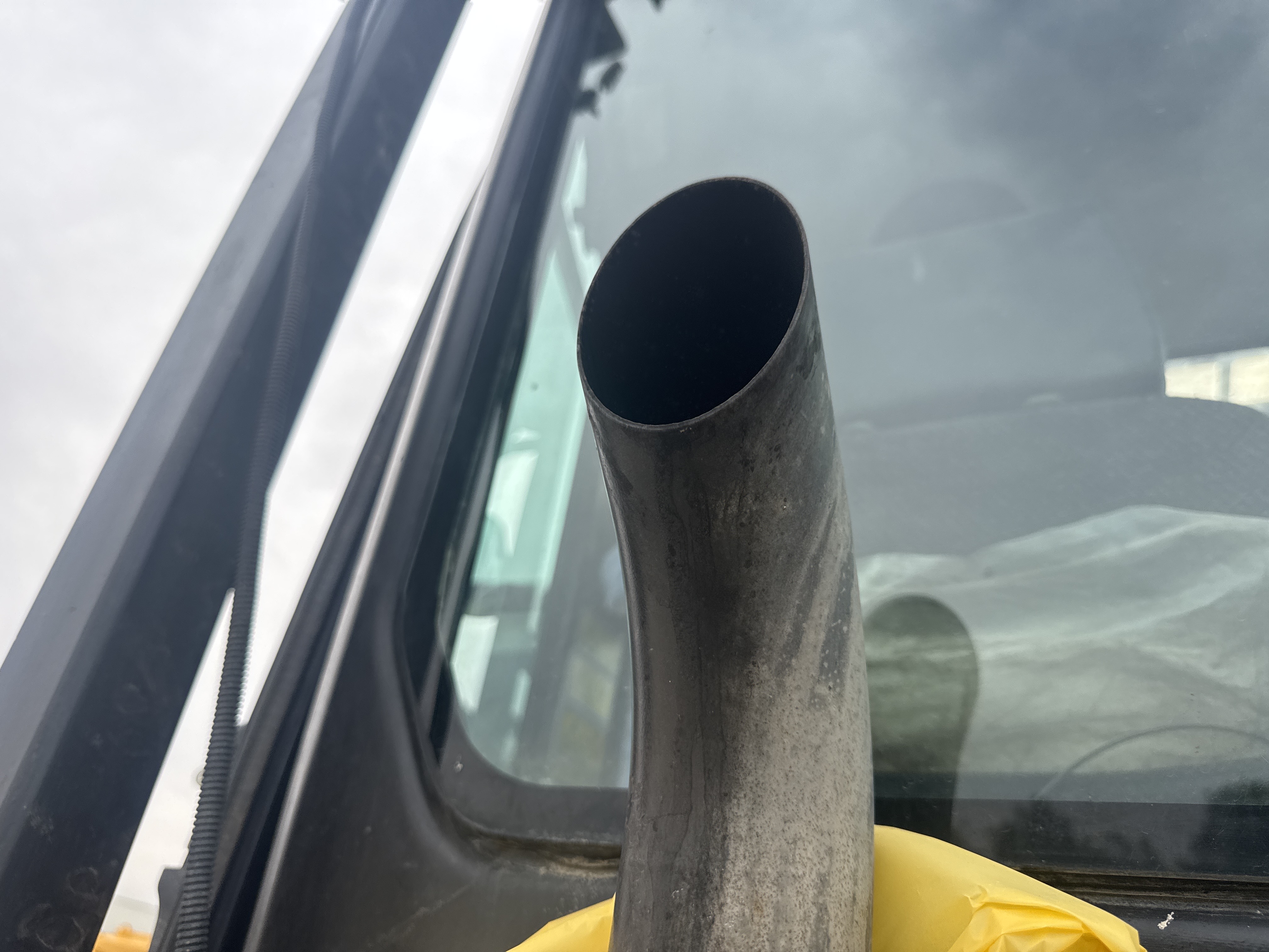 MNX-020-Cat-305E2-Mini-excavators-inspection-Engine-Exhaust-system-3