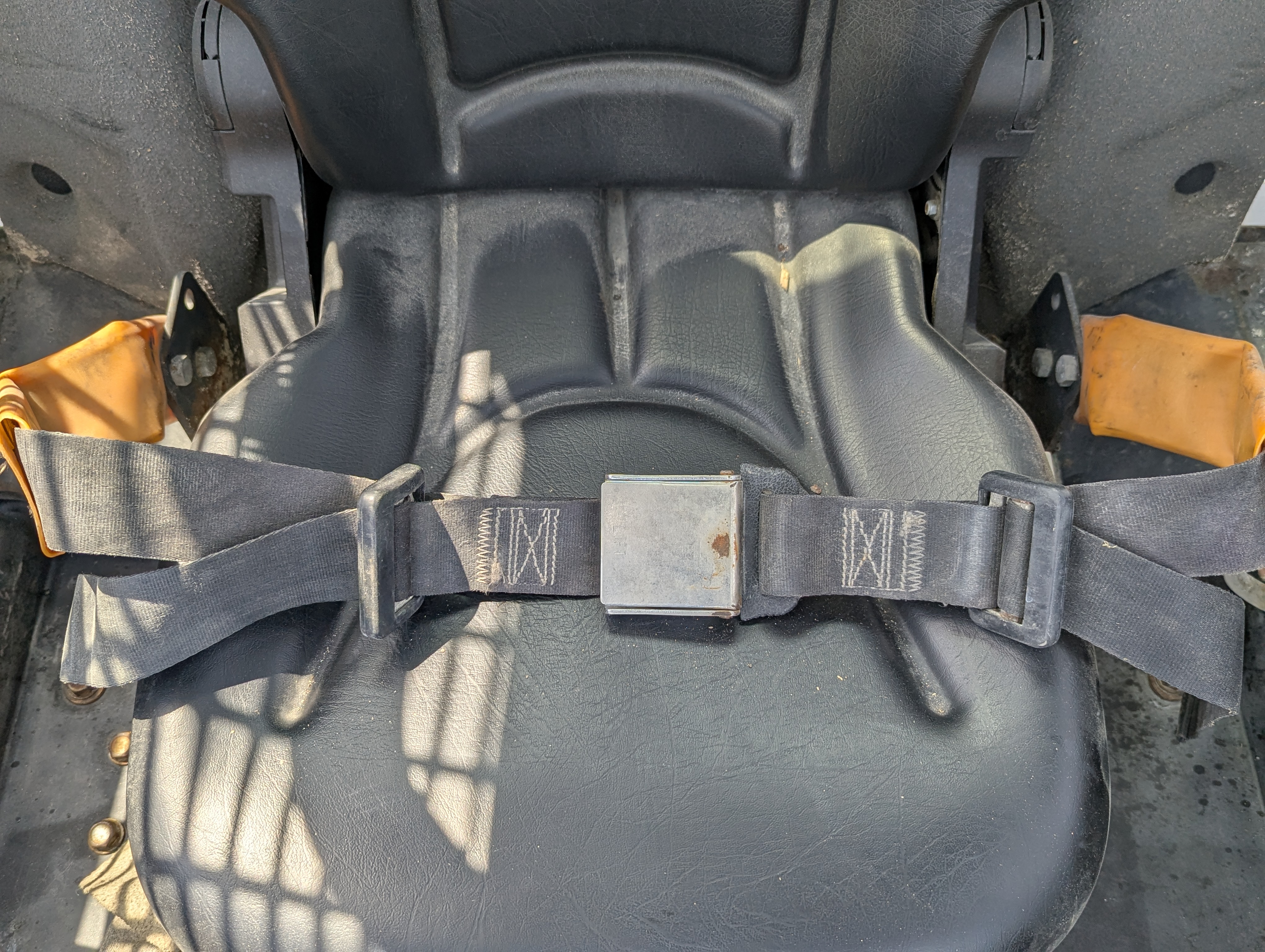 SSL-017-Bobcat-S550-Skid-steer-loaders-inspection-Safety-Seat-belts-1
