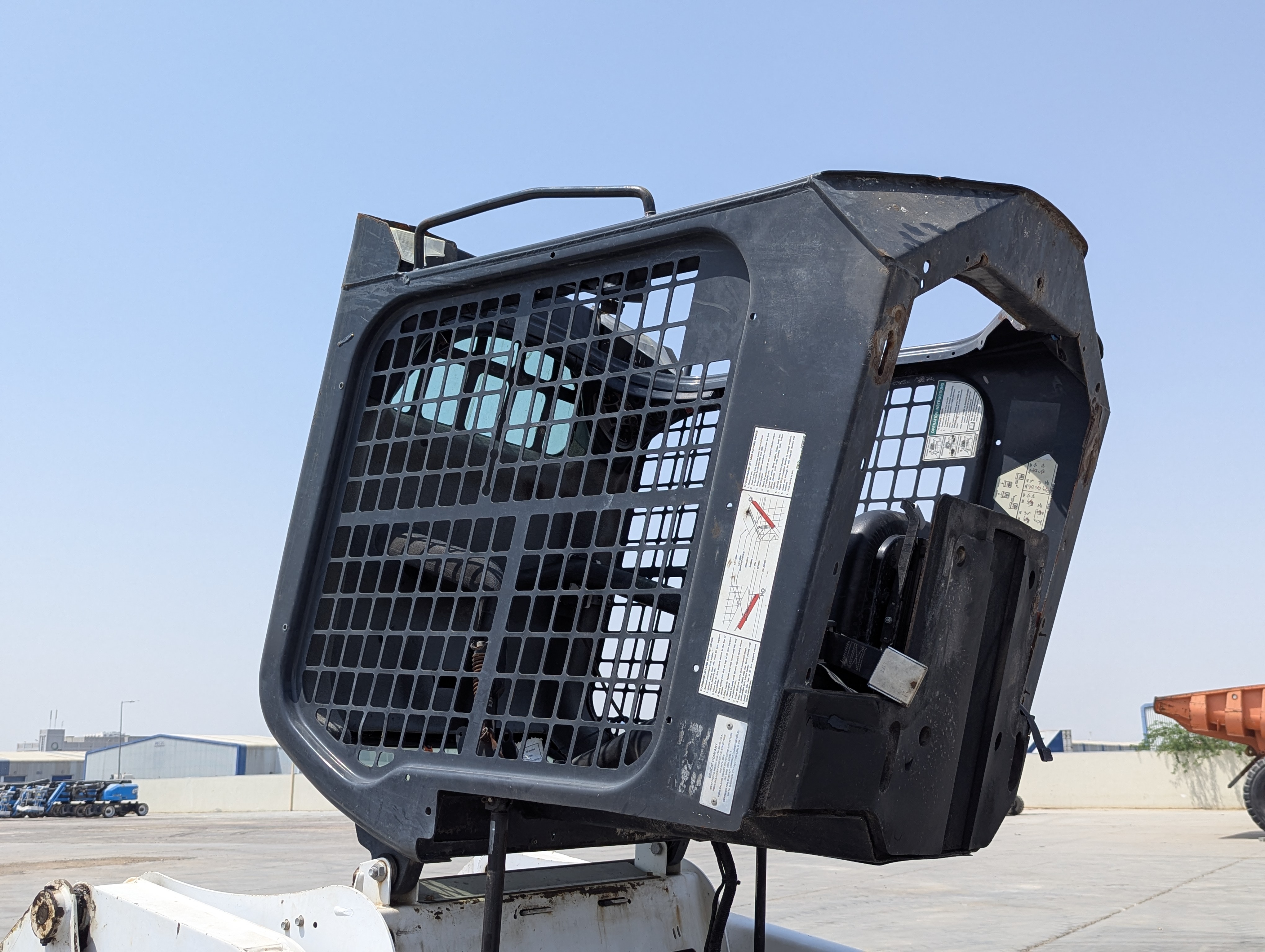 SSL-017-Bobcat-S550-Skid-steer-loaders-inspection-Safety-Rollover-protective-structure-(ROPS-/-FOPS)-1