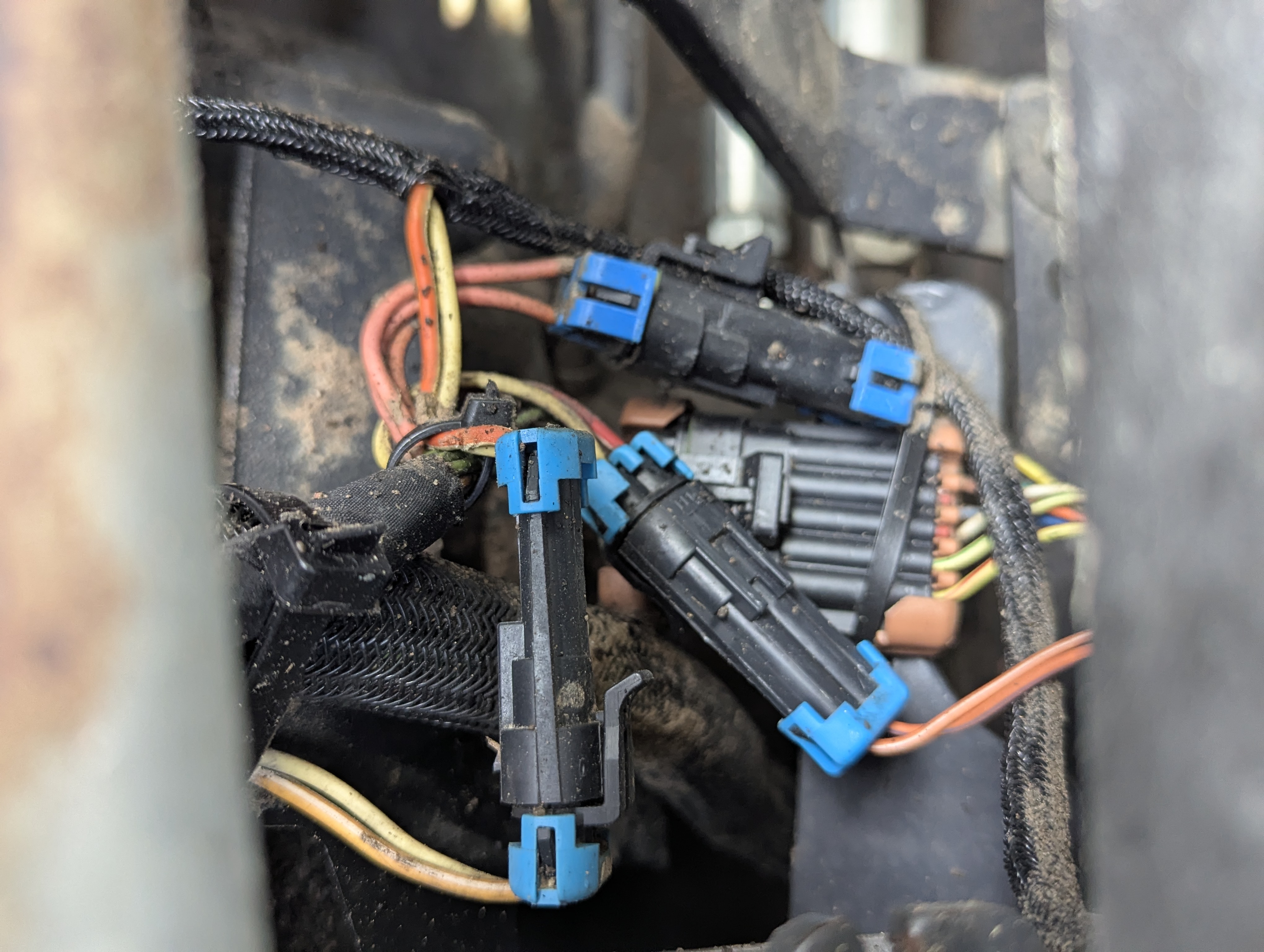 SSL-017-Bobcat-S550-Skid-steer-loaders-inspection-Hydraulics-Wiring-harness-1