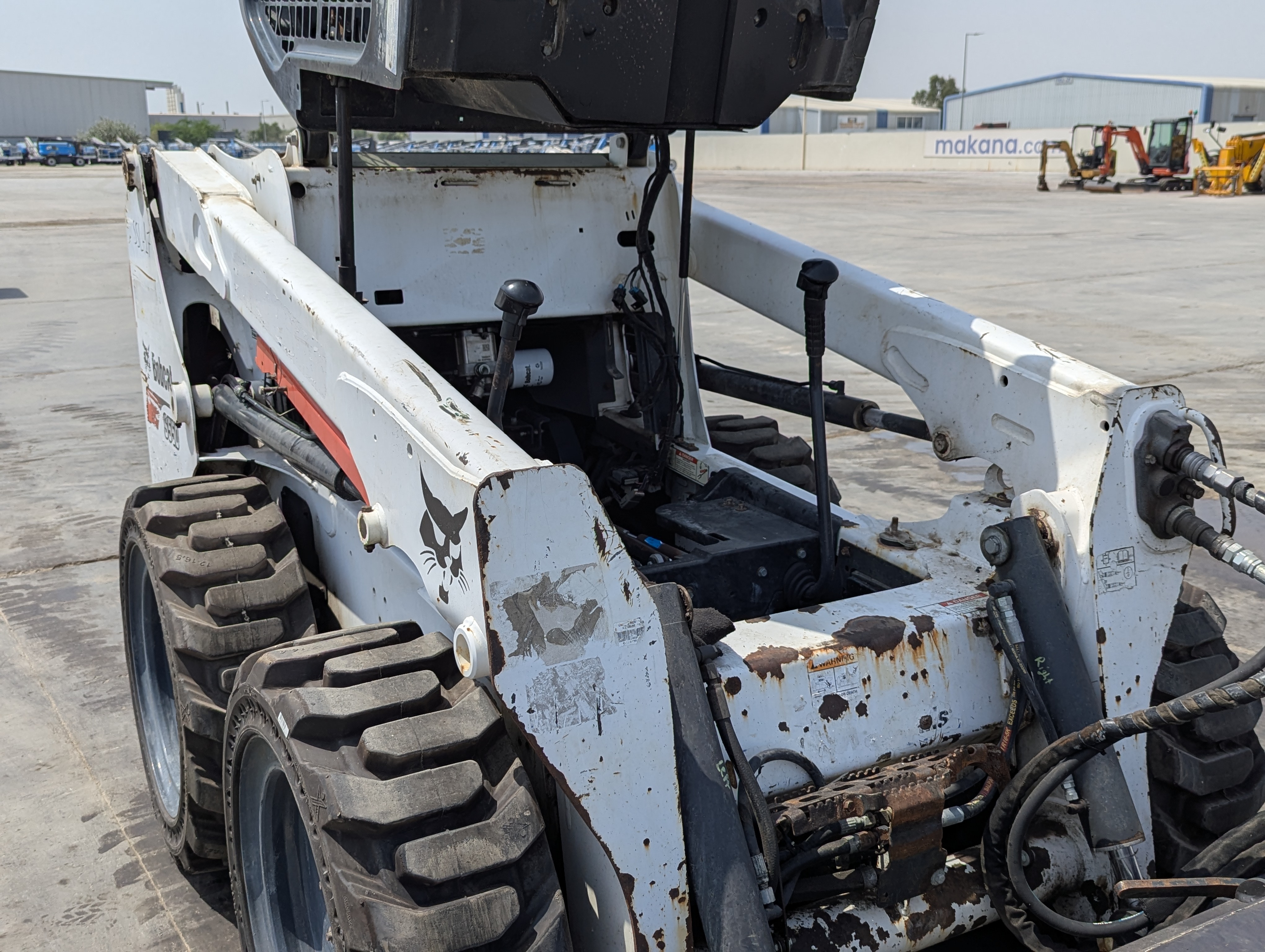 SSL-017-Bobcat-S550-Skid-steer-loaders-inspection-Hydraulics-Lift-arm-1