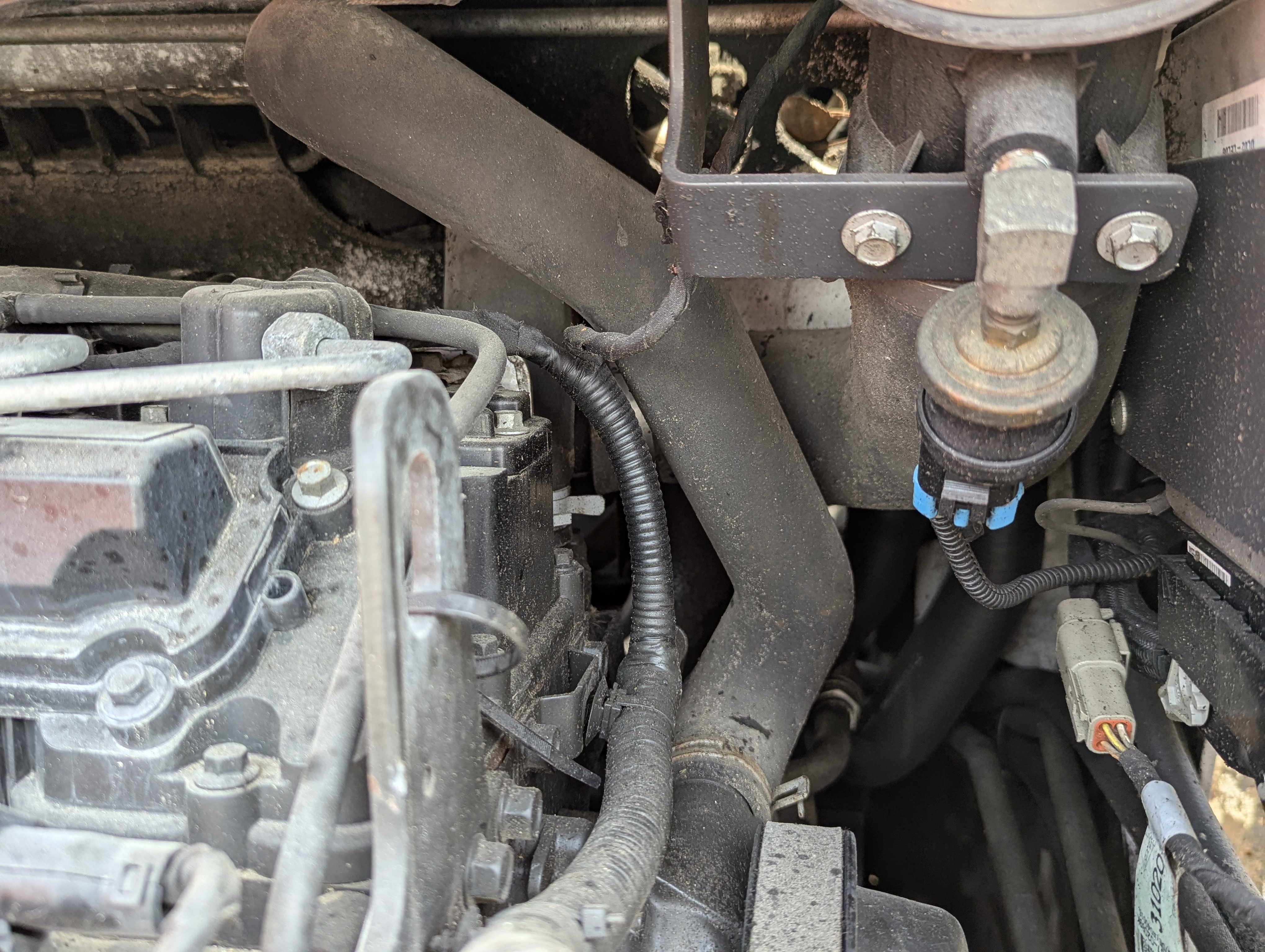 SSL-017-Bobcat-S550-Skid-steer-loaders-inspection-Engine-Hoses-1
