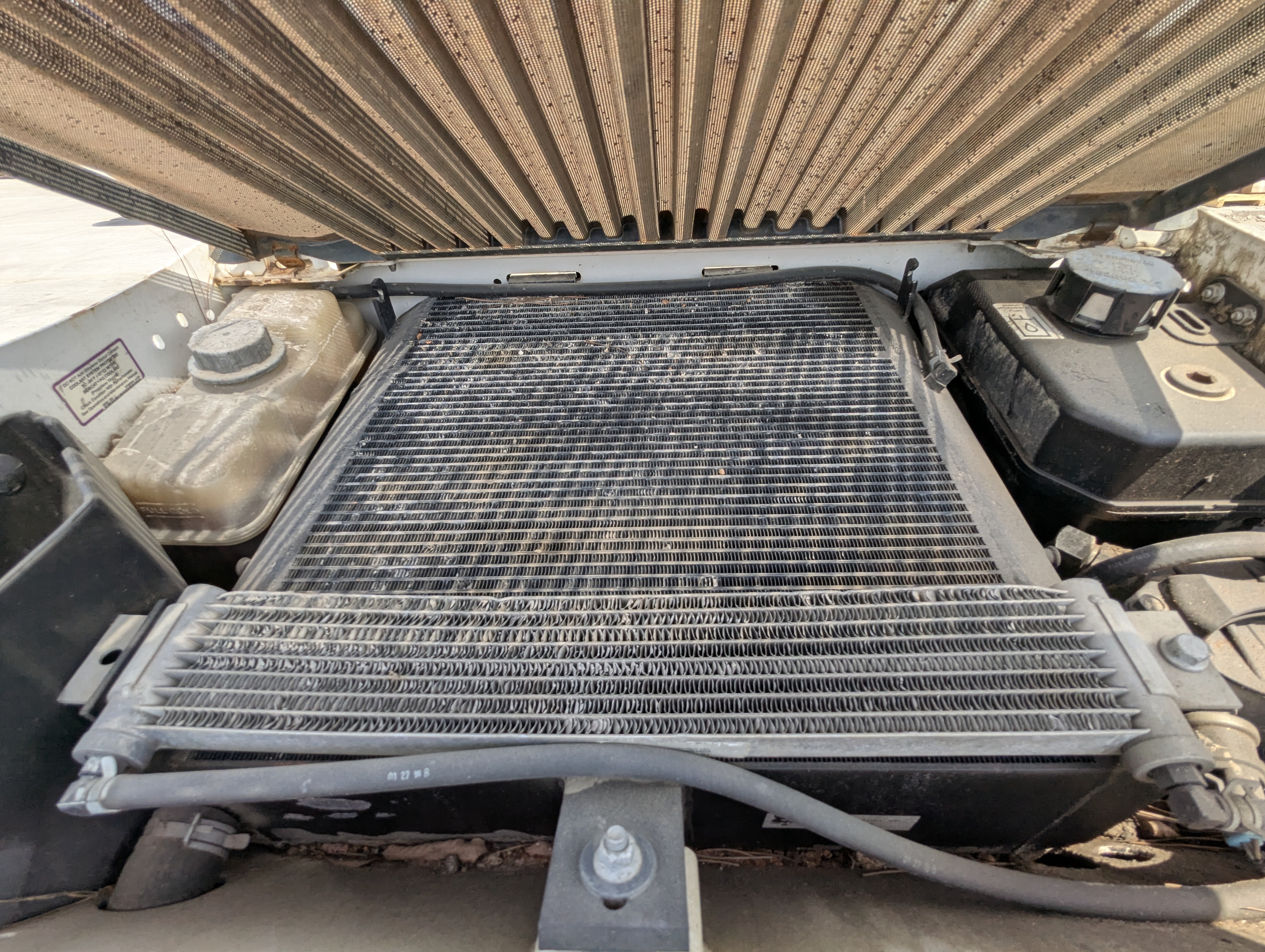 SSL-017-Bobcat-S550-Skid-steer-loaders-inspection-Engine-Radiator,-oil-cooler-and-air-cooler-1