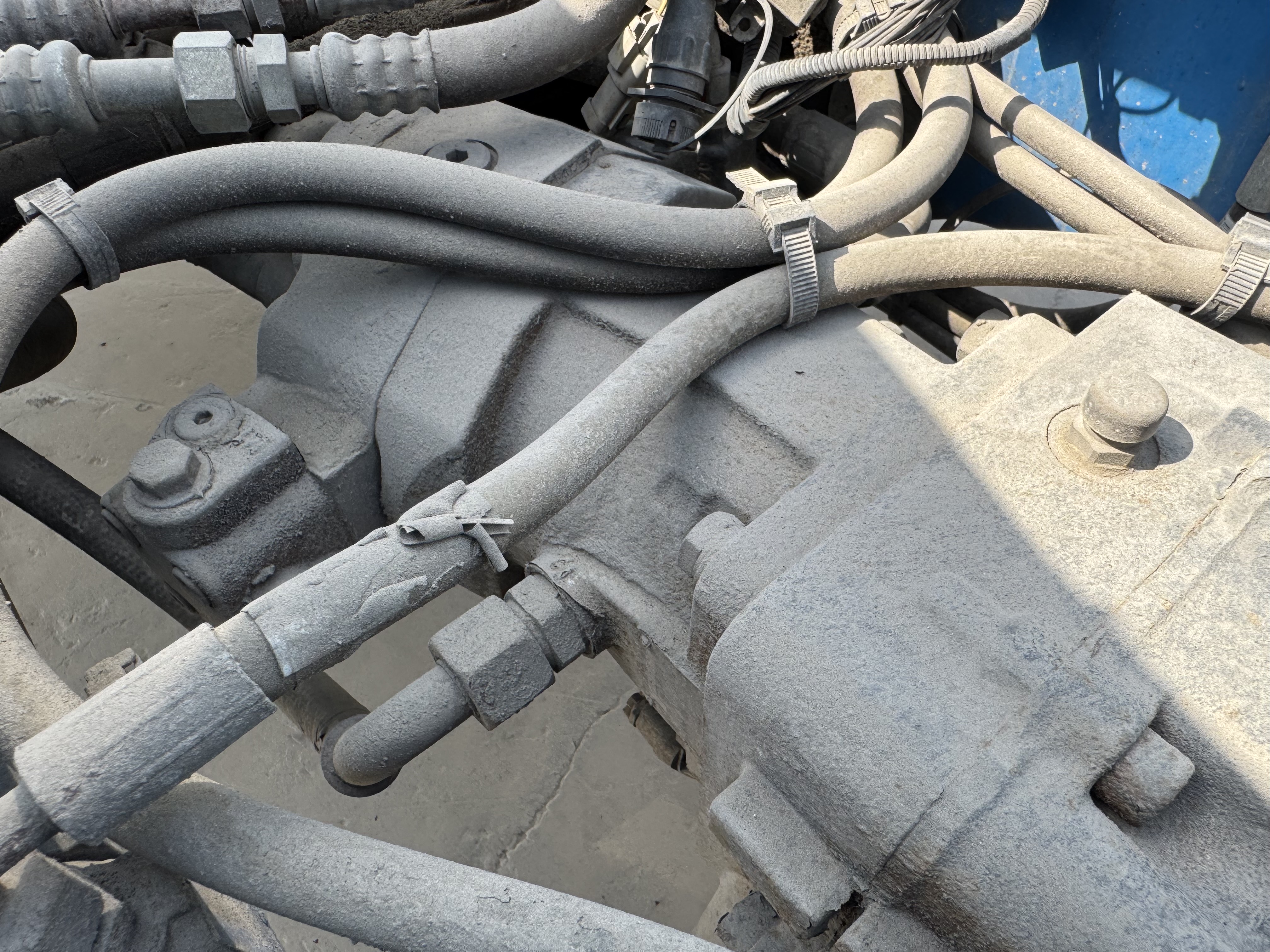 THM-004-جيني-GTH-5519-رافعات-تلسكوبية-فحص-الهيدروليك-المضخة-الهيدروليكية-1