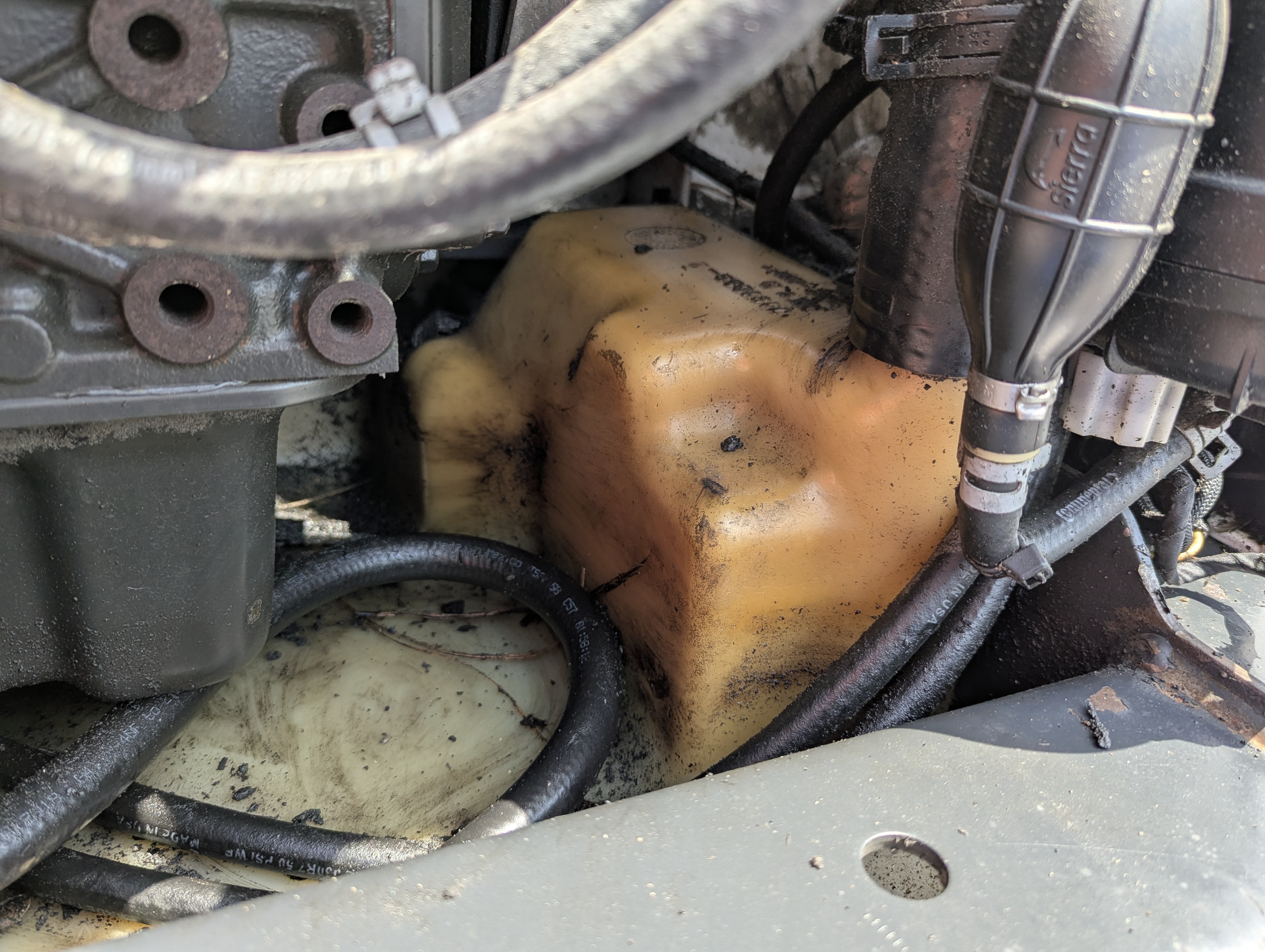 SSL-017-Bobcat-S550-Skid-steer-loaders-inspection-Engine-Fuel-tank-1