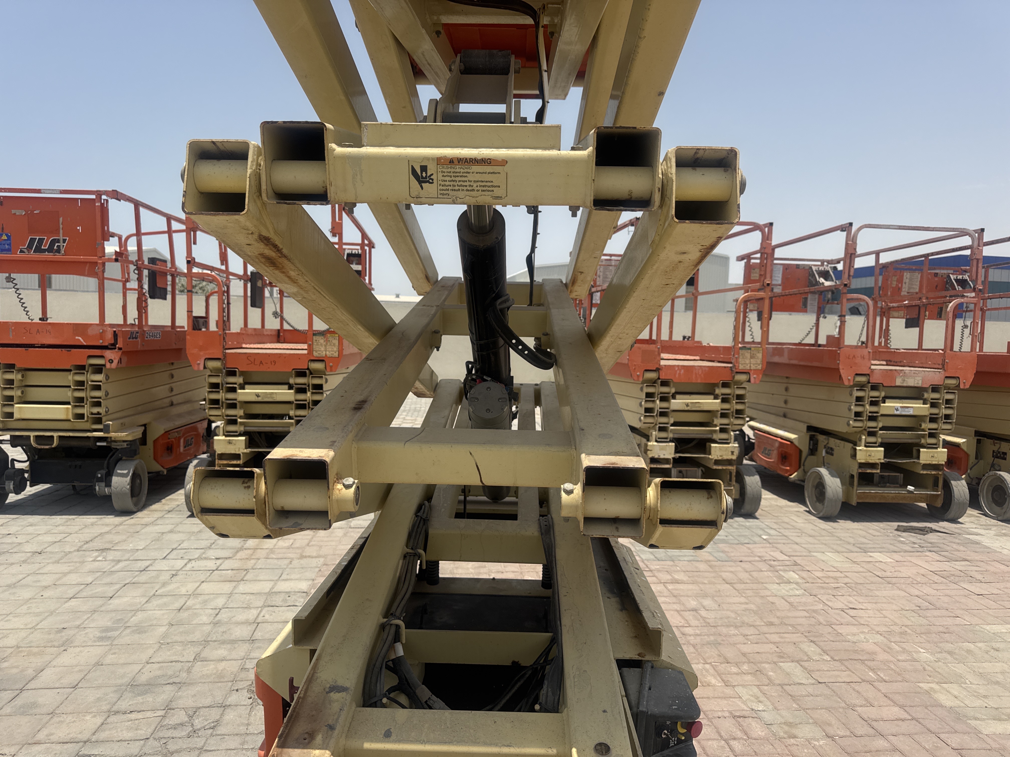 SLA-018-جي-إل-جي-3246ES-رافعات-مقصية-فحص-الهيكل-الأذرع-المقصية-1