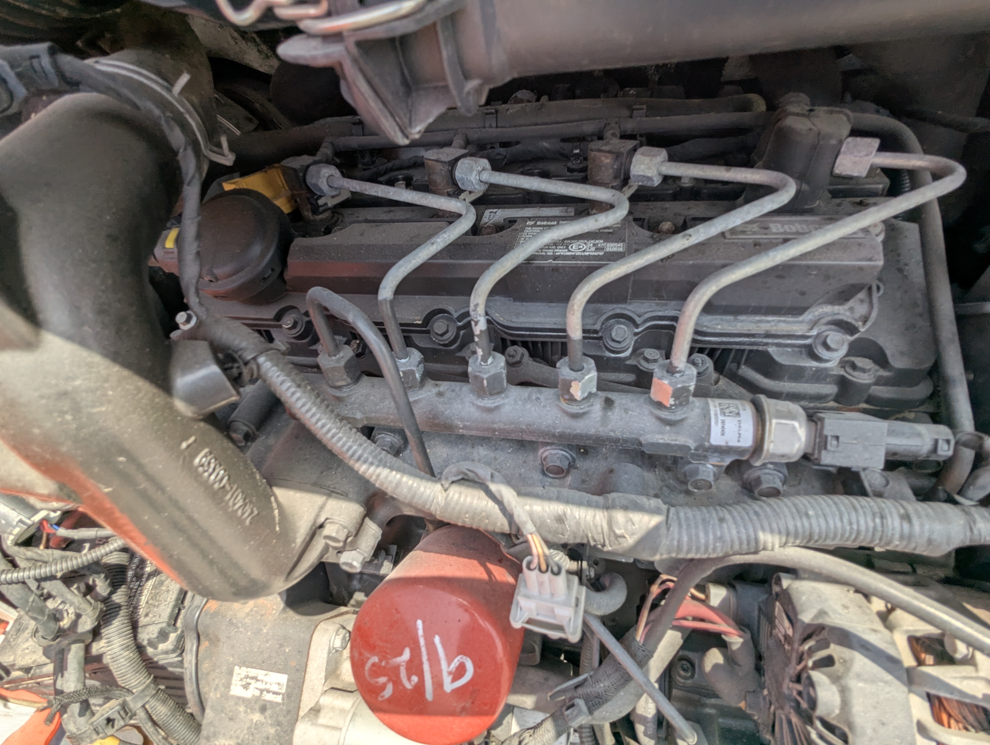 SSL-017-Bobcat-S550-Skid-steer-loaders-inspection-Engine-Fuel-leaks-1