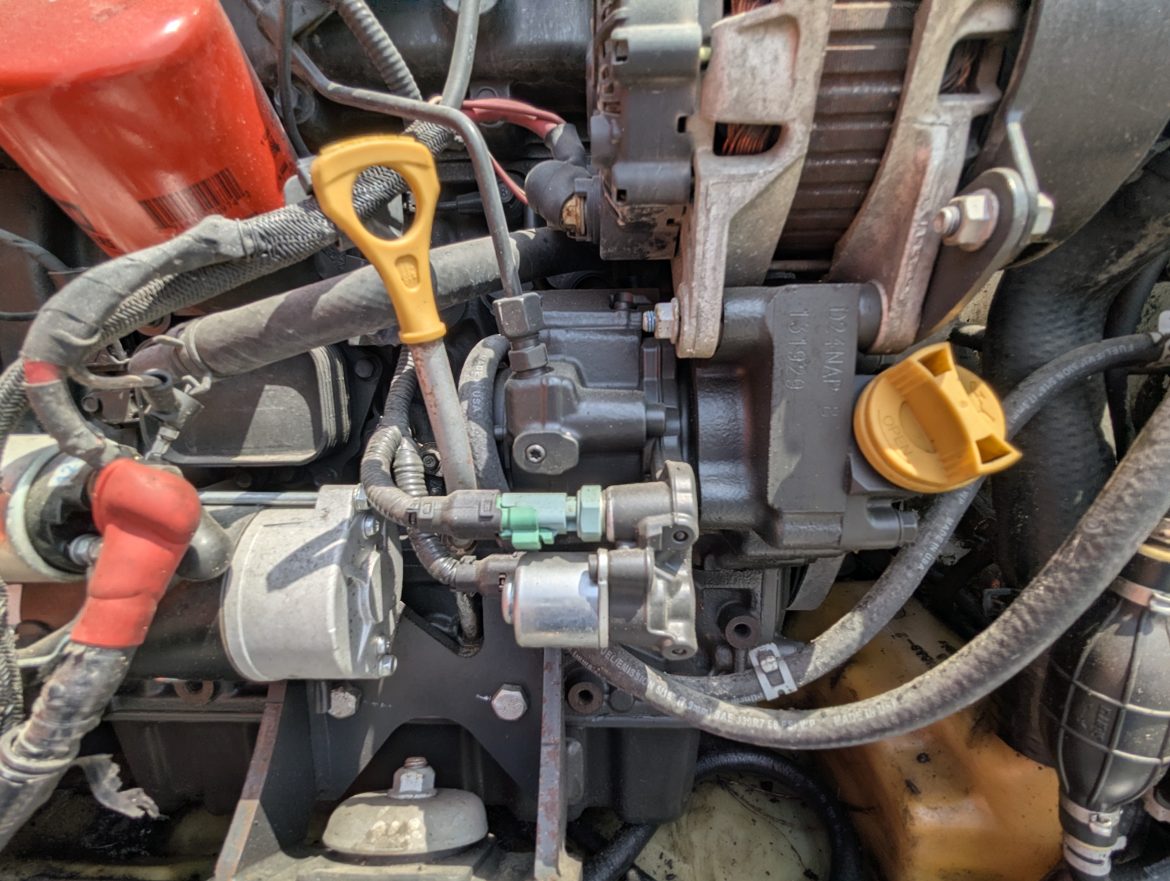 SSL-017-Bobcat-S550-Skid-steer-loaders-inspection-Engine-Fuel-leaks-1
