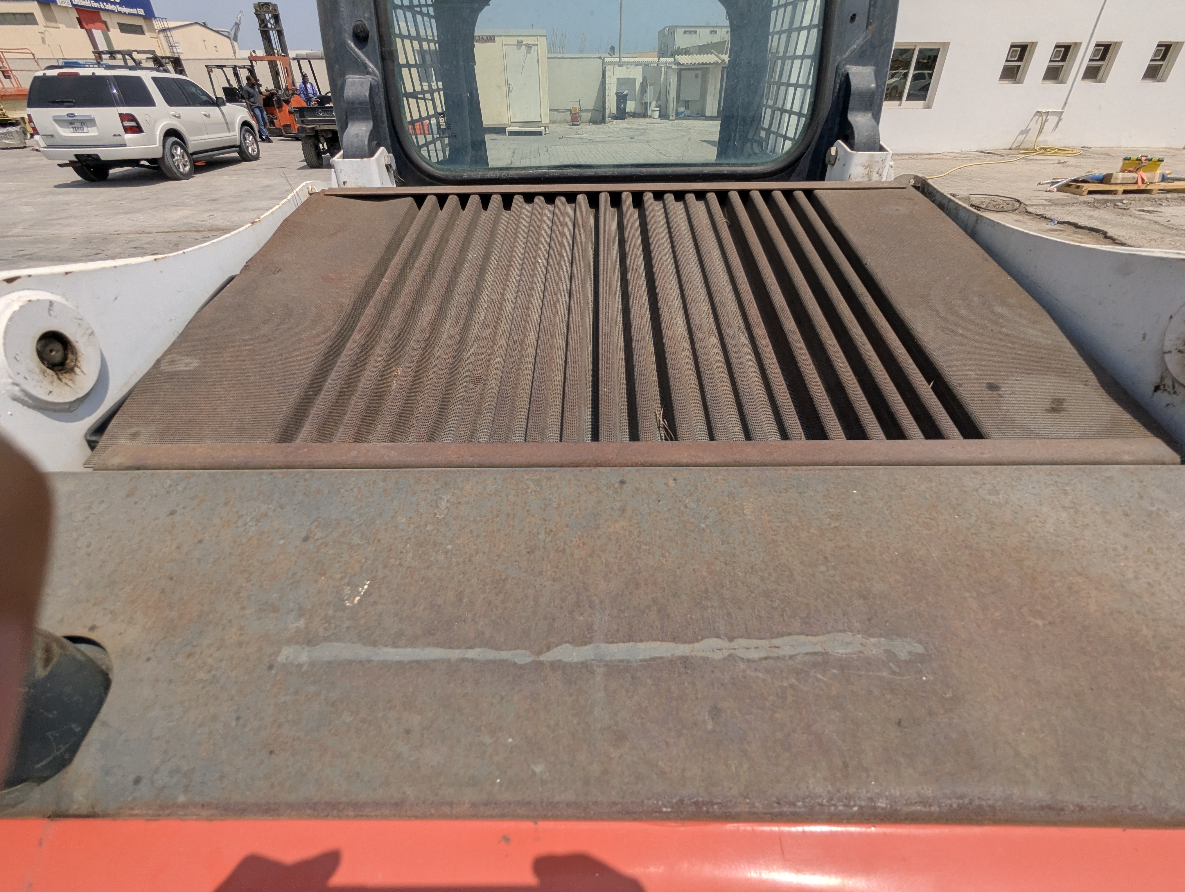 SSL-017-Bobcat-S550-Skid-steer-loaders-inspection-Engine-Cooling-fan-and-fan-guard-1