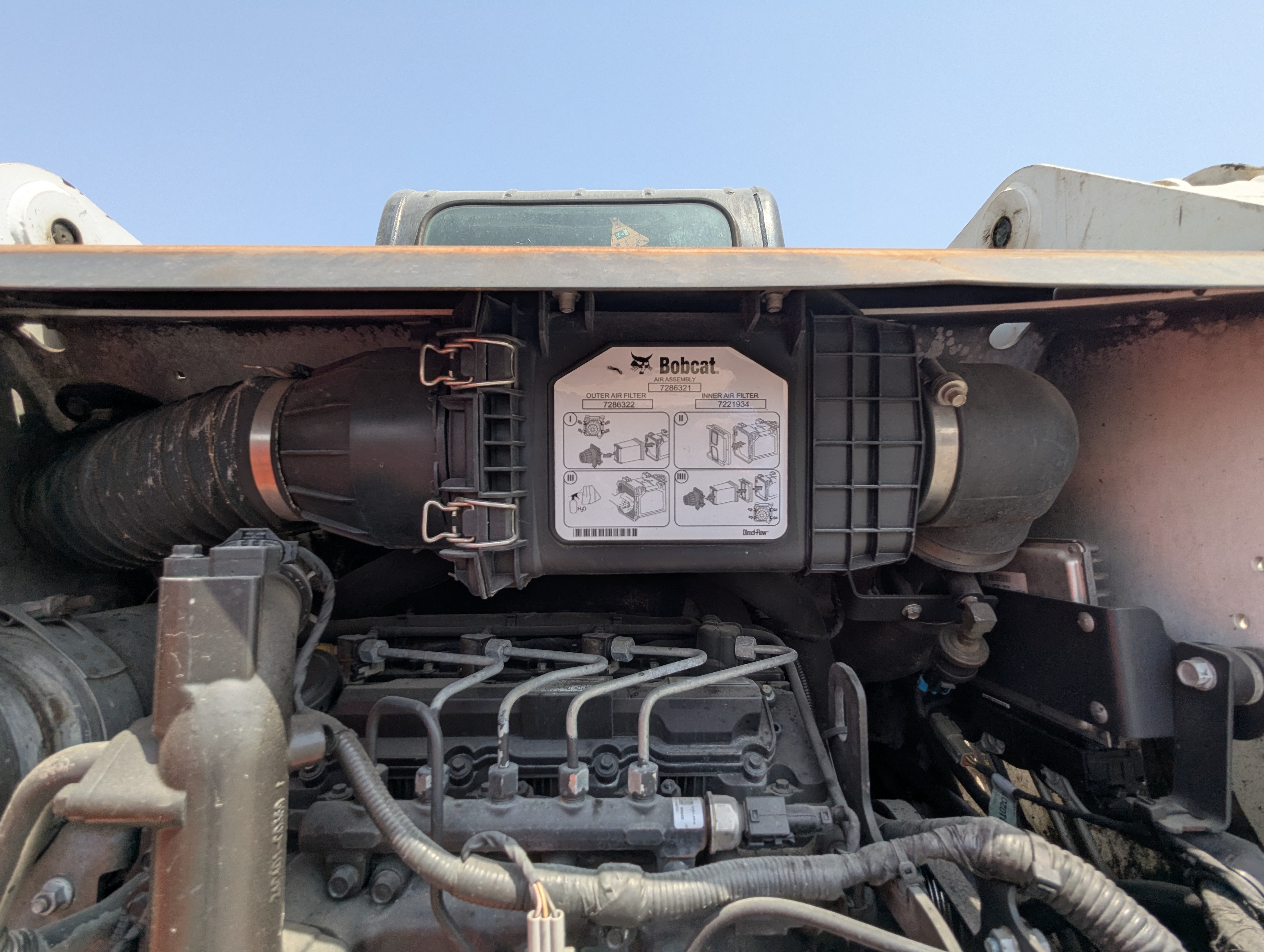SSL-017-Bobcat-S550-Skid-steer-loaders-inspection-Engine-Air-intake-system-1