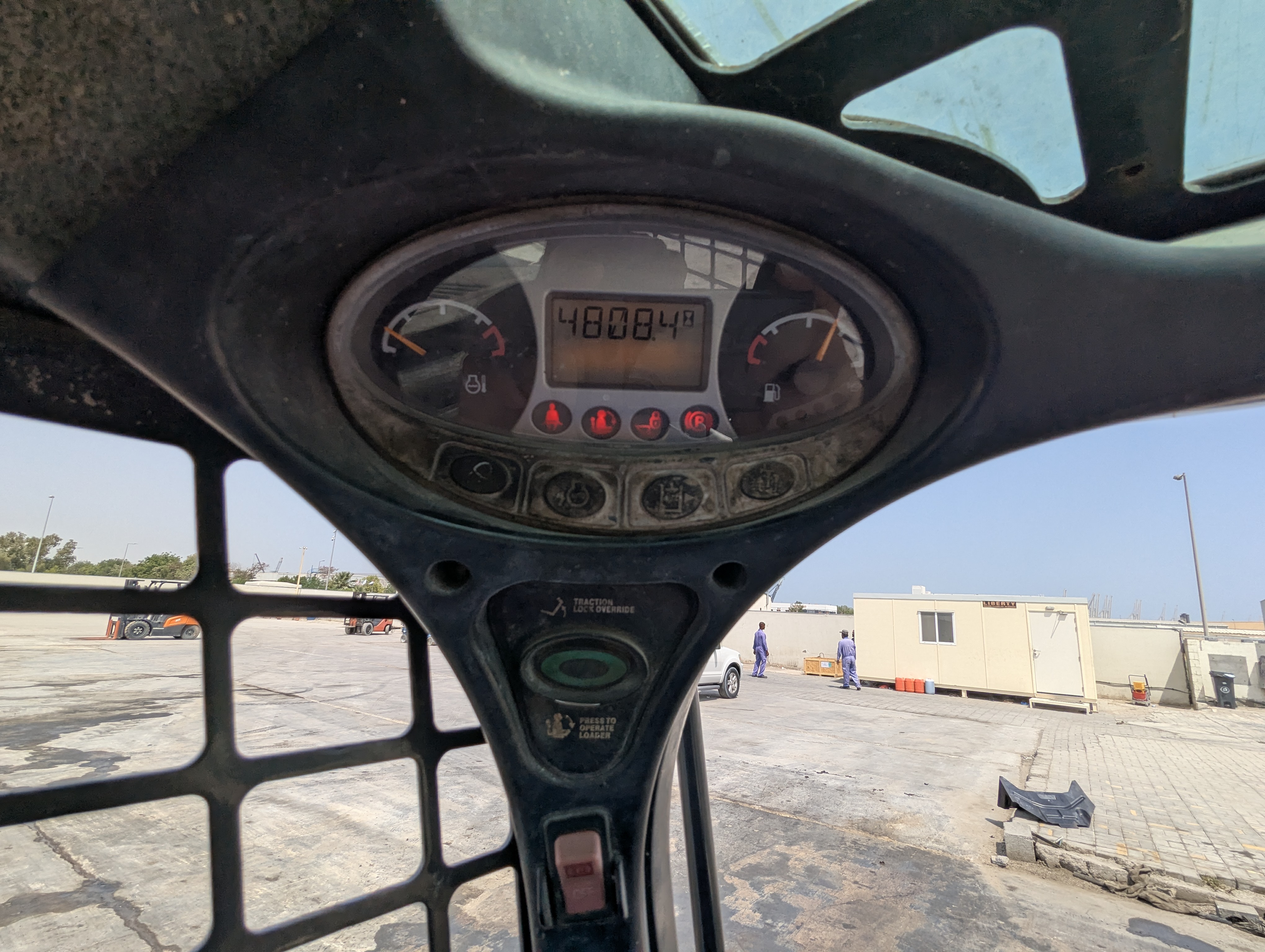 SSL-017-Bobcat-S550-Skid-steer-loaders-inspection-Cabin-Instrument-cluster-1