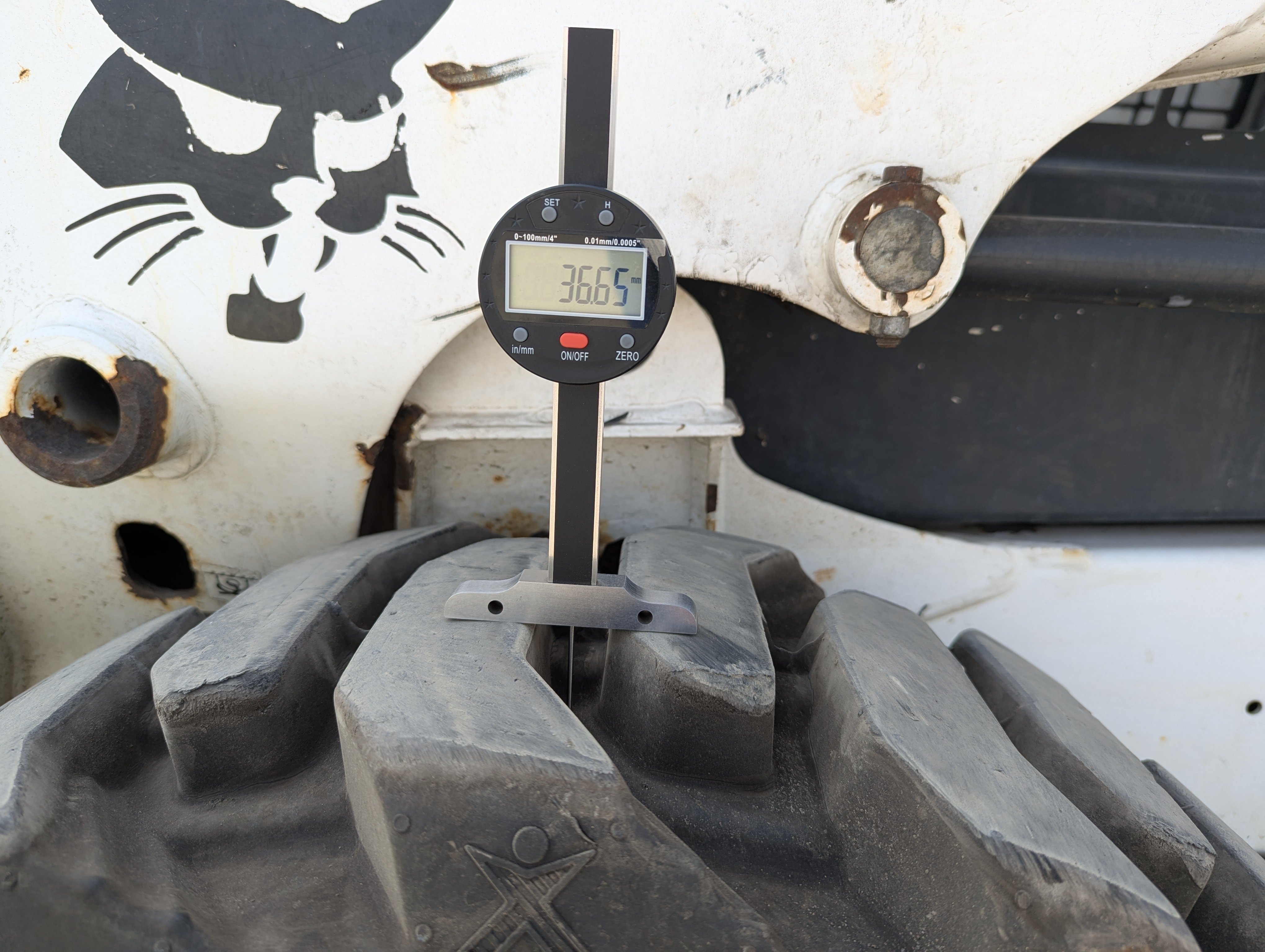 SSL-017-Bobcat-S550-Skid-steer-loaders-inspection-Chassis-Left-front-tire---tread-depth-1