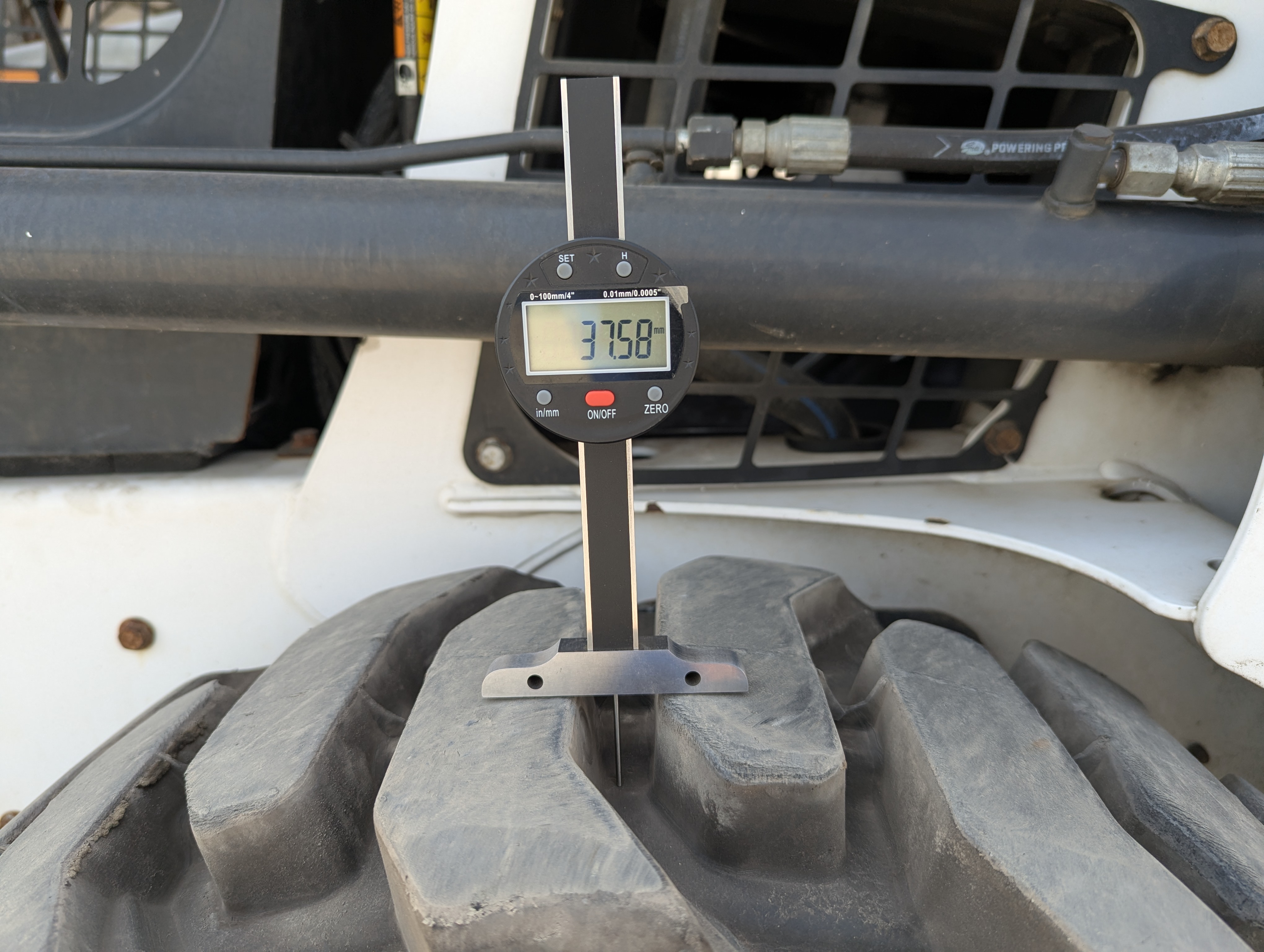 SSL-017-Bobcat-S550-Skid-steer-loaders-inspection-Chassis-Left-rear-tire---tread-depth-1