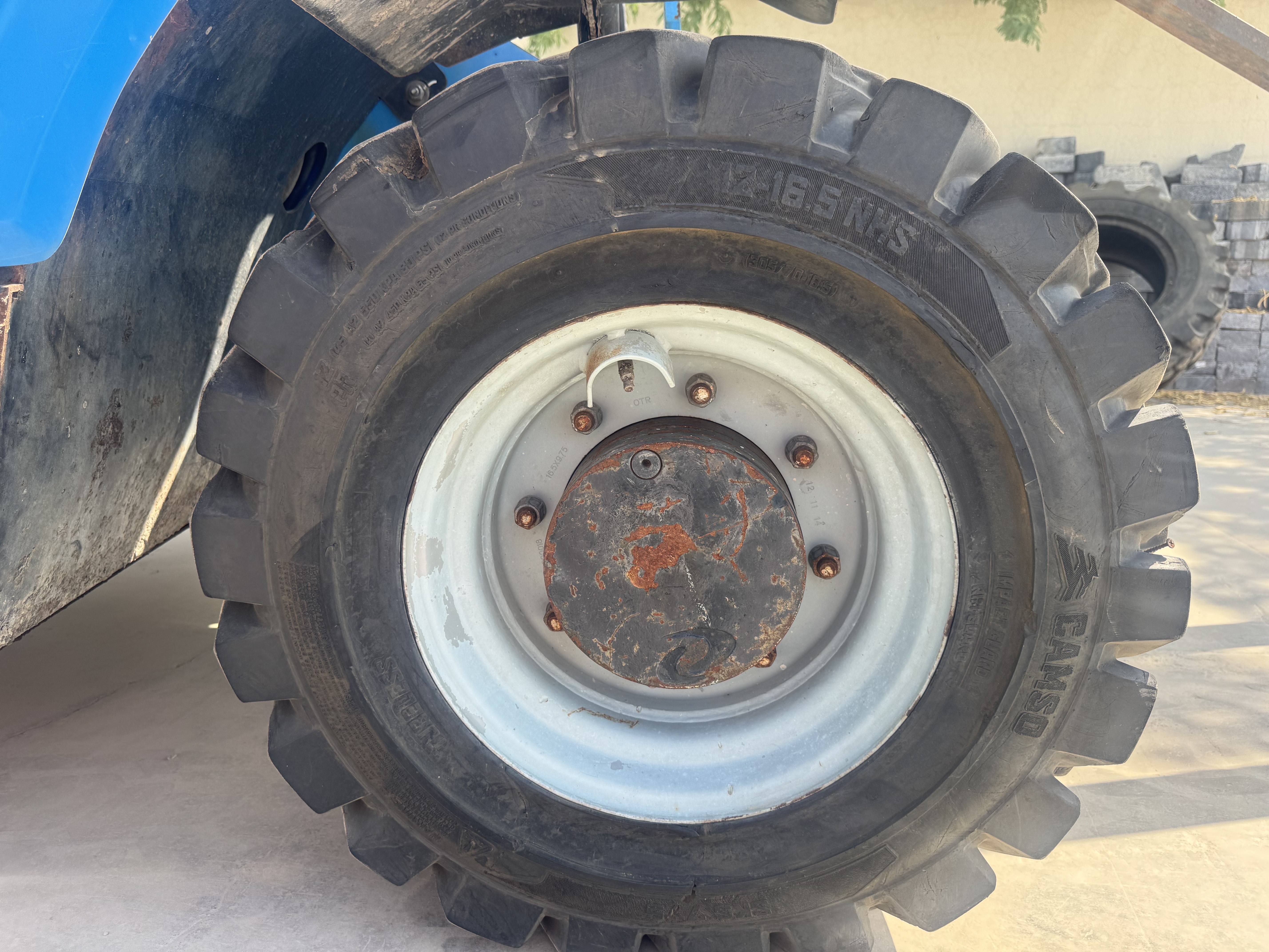 THM-004-جيني-GTH-5519-رافعات-تلسكوبية-فحص-الهيكل-الإطار-الأمامي-الأيمن-/-محور-العجلة---الحالة-1