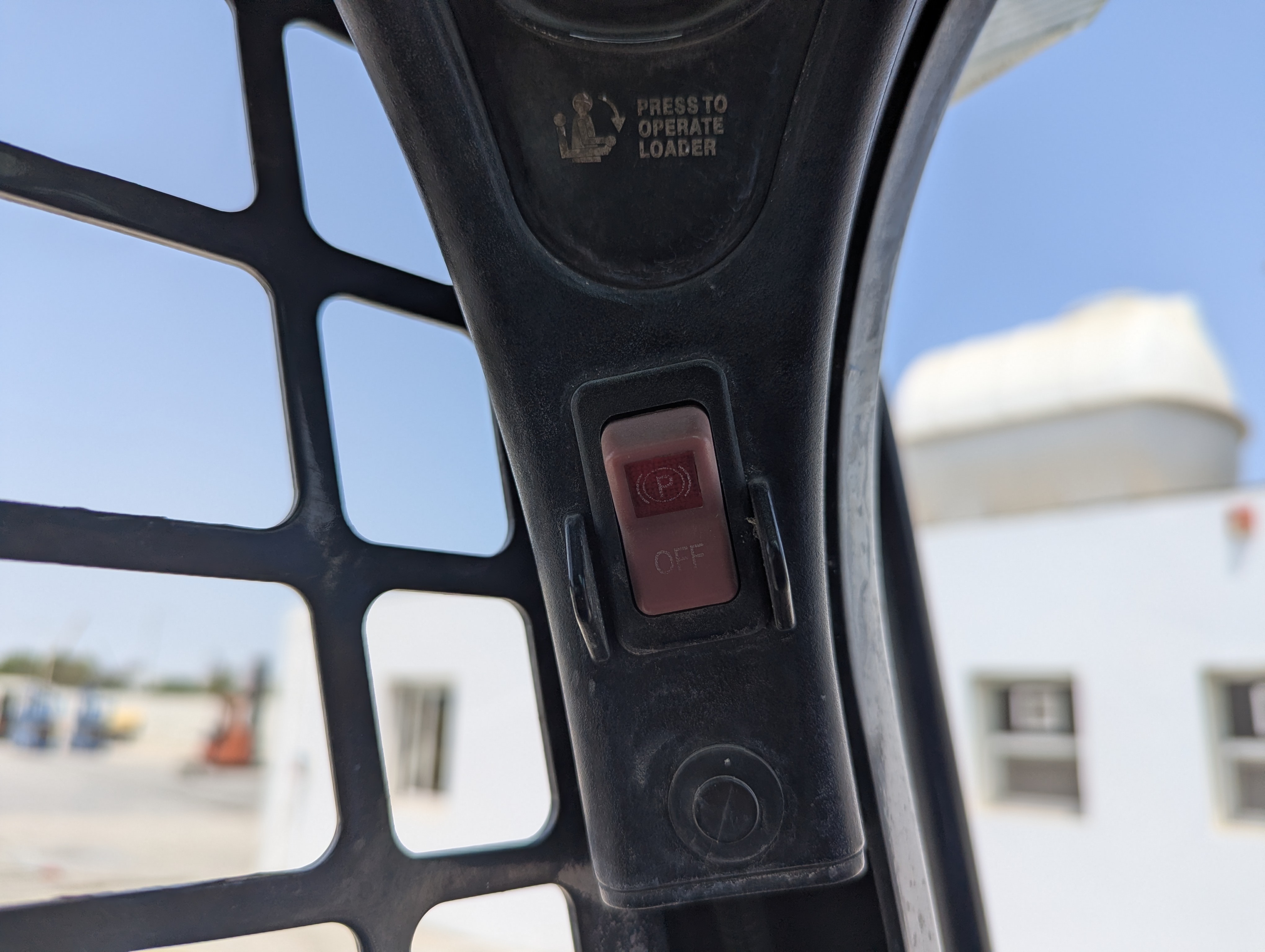 SSL-017-Bobcat-S550-Skid-steer-loaders-inspection-Cabin-Electronic-instrument-board-1