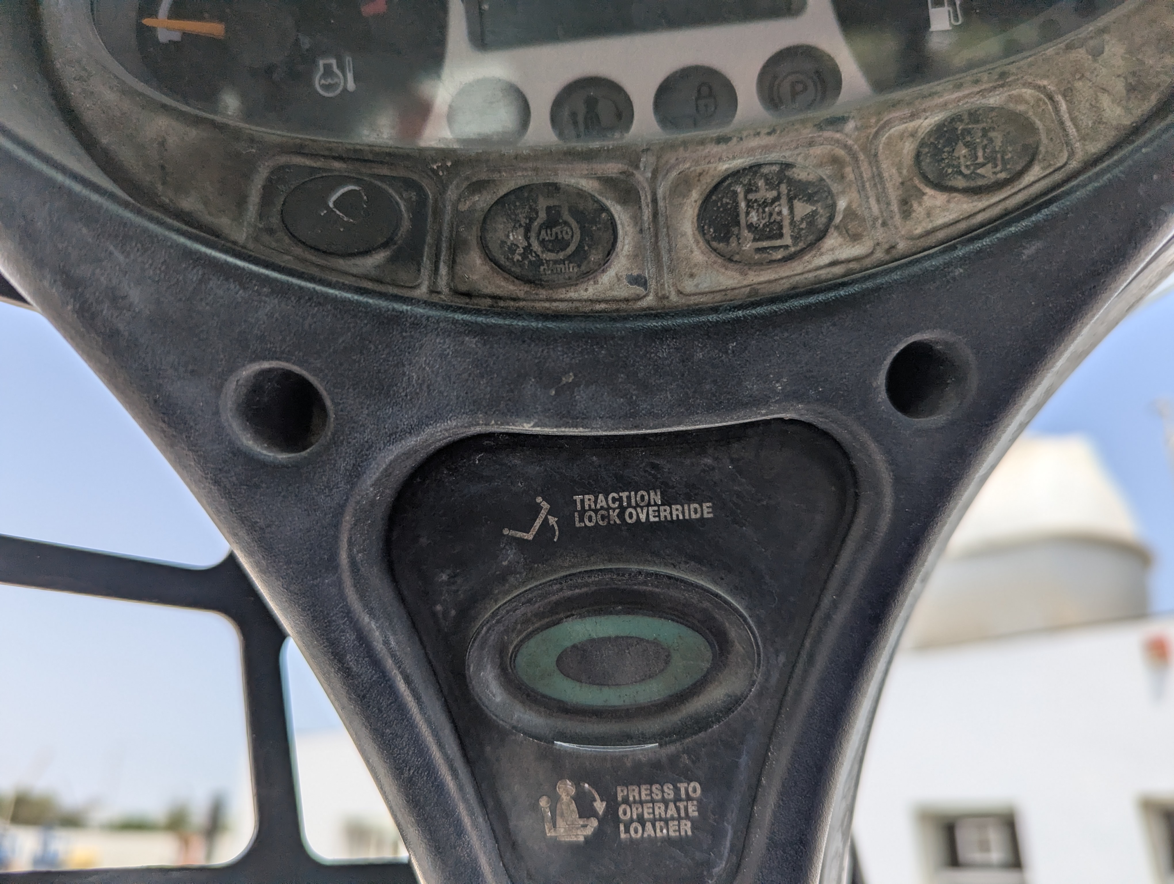 SSL-017-Bobcat-S550-Skid-steer-loaders-inspection-Cabin-Electronic-instrument-board-1