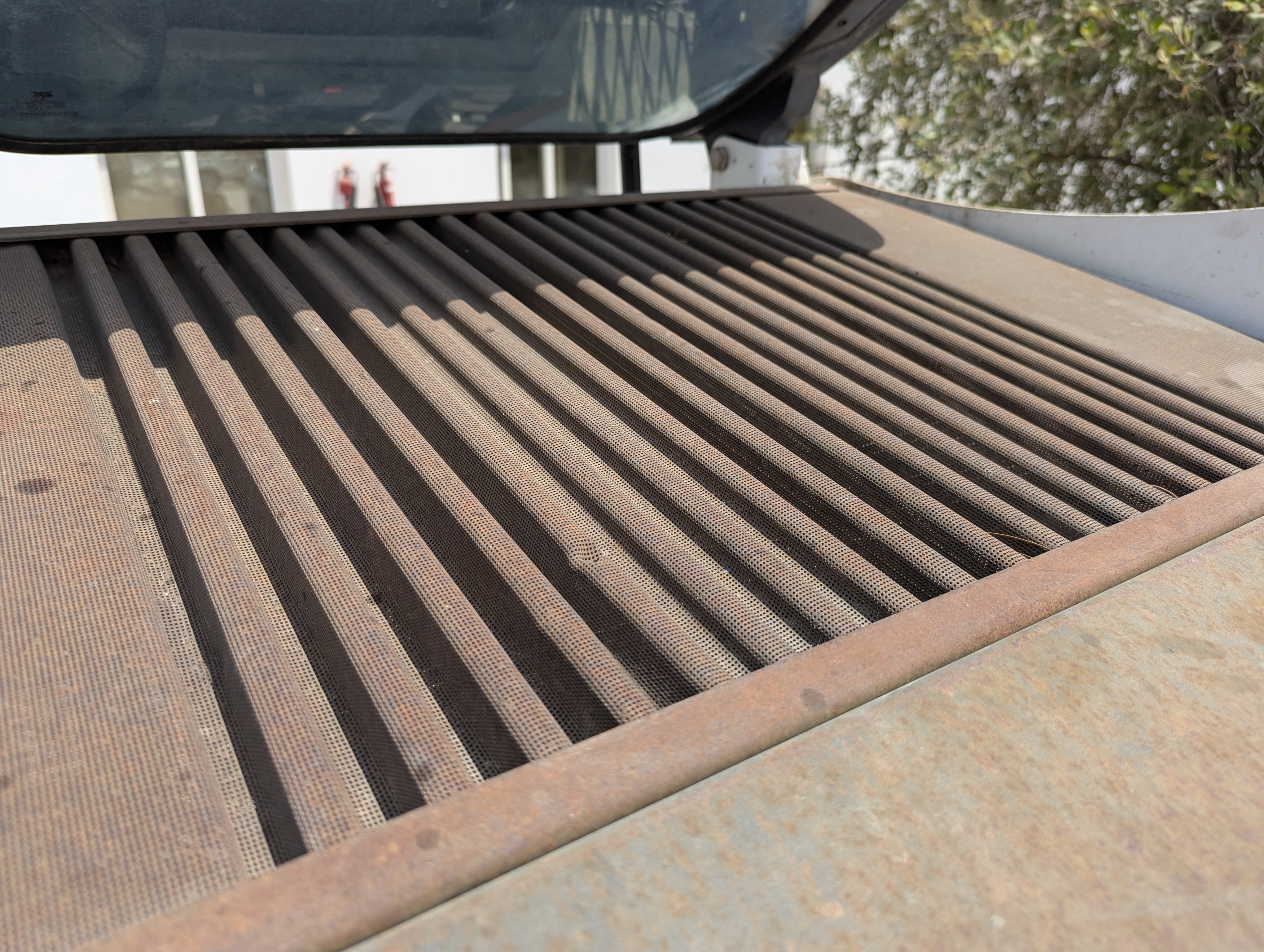 SSL-017-Bobcat-S550-Skid-steer-loaders-inspection-Structure-Sheet-metal-(fiberglass)-2